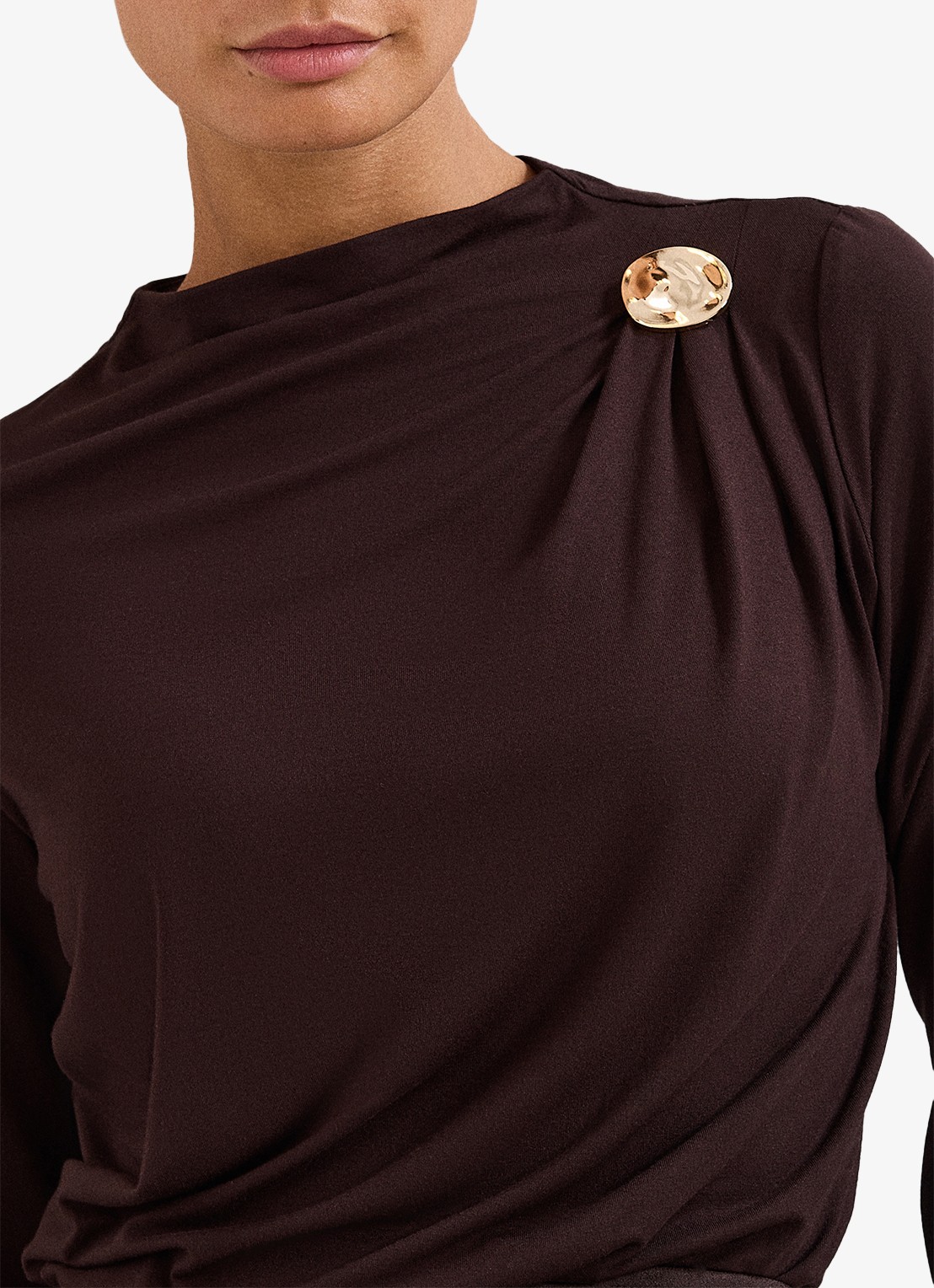 Phase Eight Etta top met plooidetail - detail 4 donkerbruin