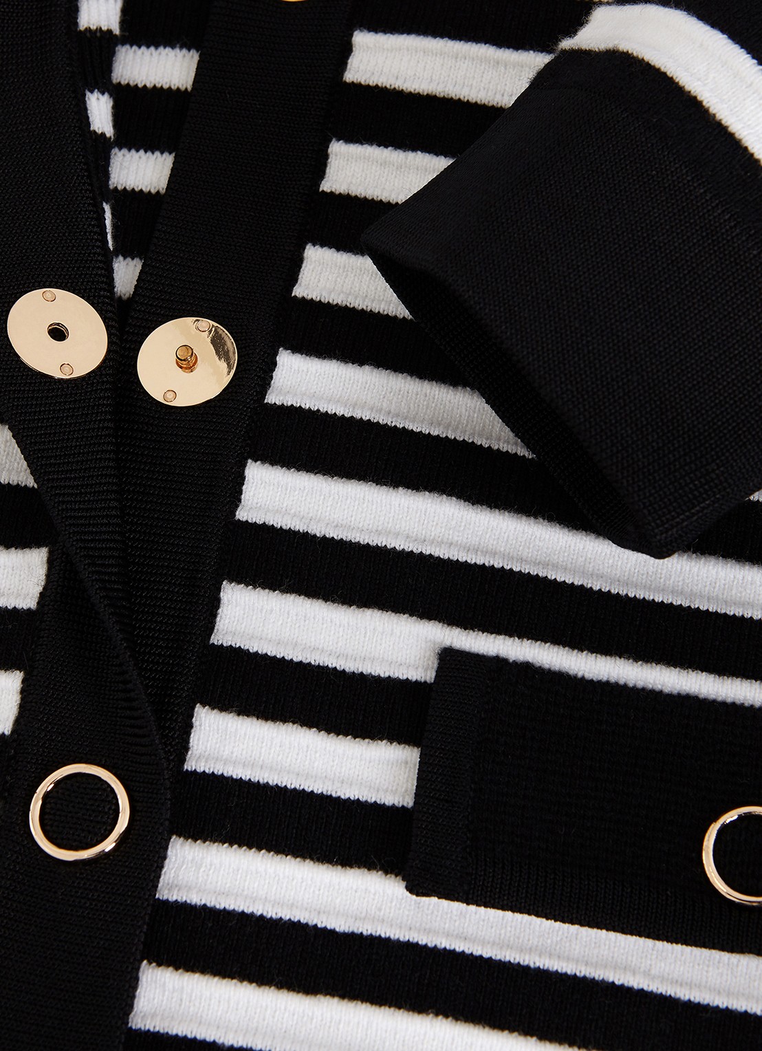 Phase Eight Evie fijngebreid vest in wolblend met streepprint - detail 7 zwart