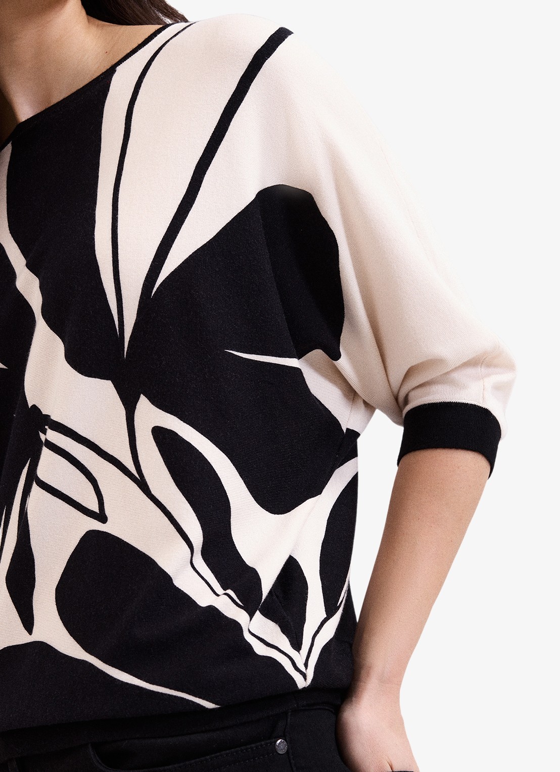 Phase Eight Faith Floral fijngebreide trui met print - detail 5 zwart