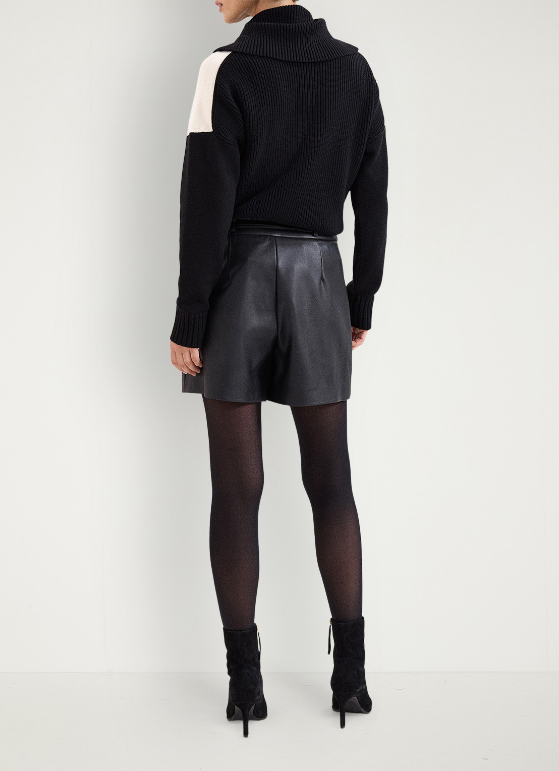 Phase Eight Finlay korte broek met strikceintuur - achterkant 7 zwart