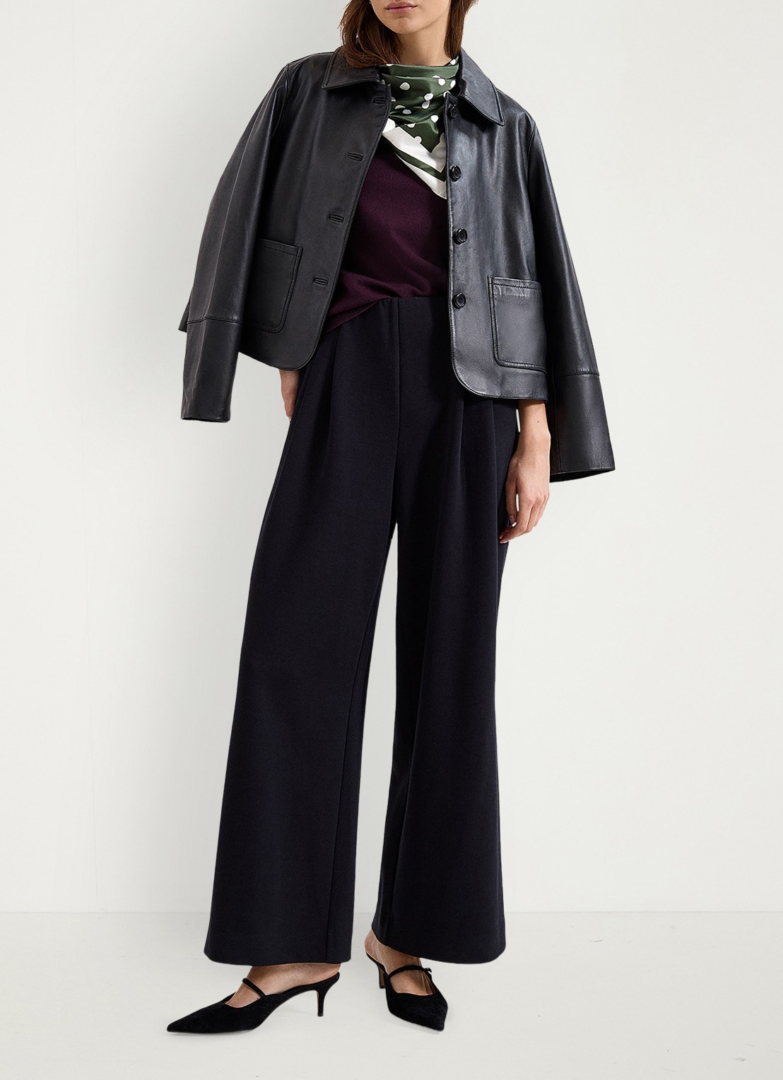 Phase Eight Florence high waist pantalon met plooien - voorkant 2 zwart