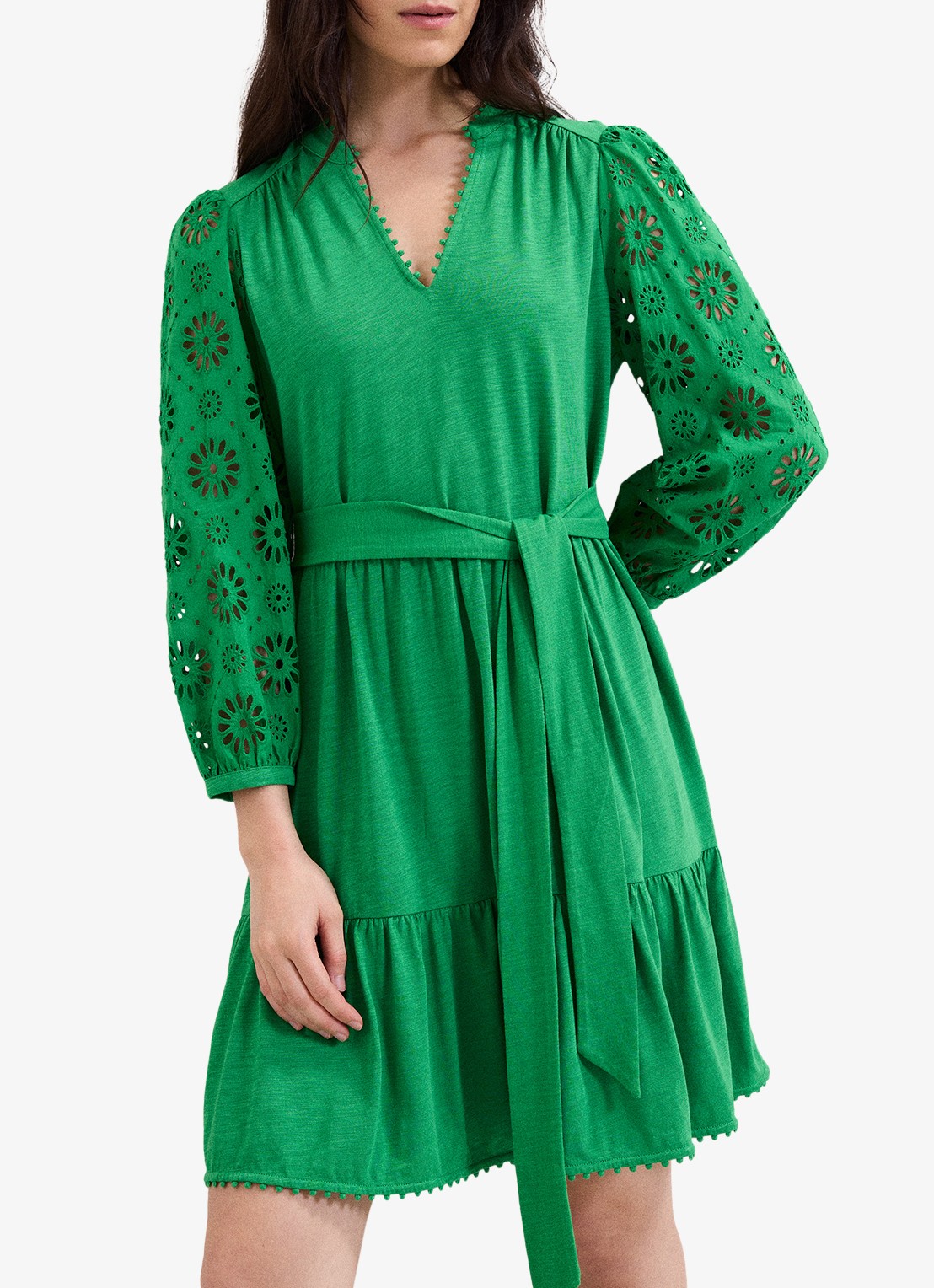 Phase Eight Florie mini jurk met strikceintuur en opengewerkt dessin - detail green