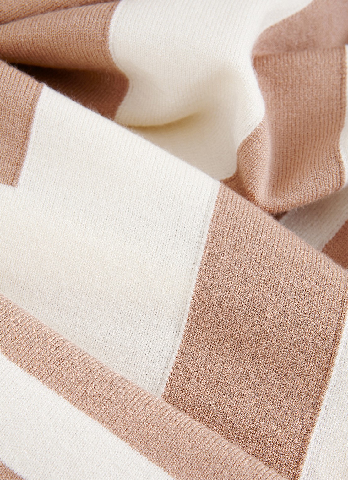 Phase Eight Geri fijngebreide trui met print - detail 4 camel
