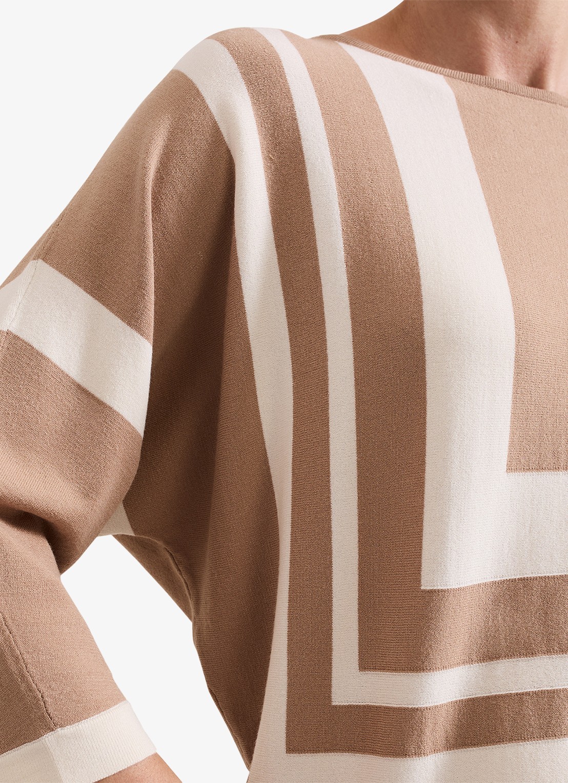 Phase Eight Geri fijngebreide trui met print - detail 5 camel