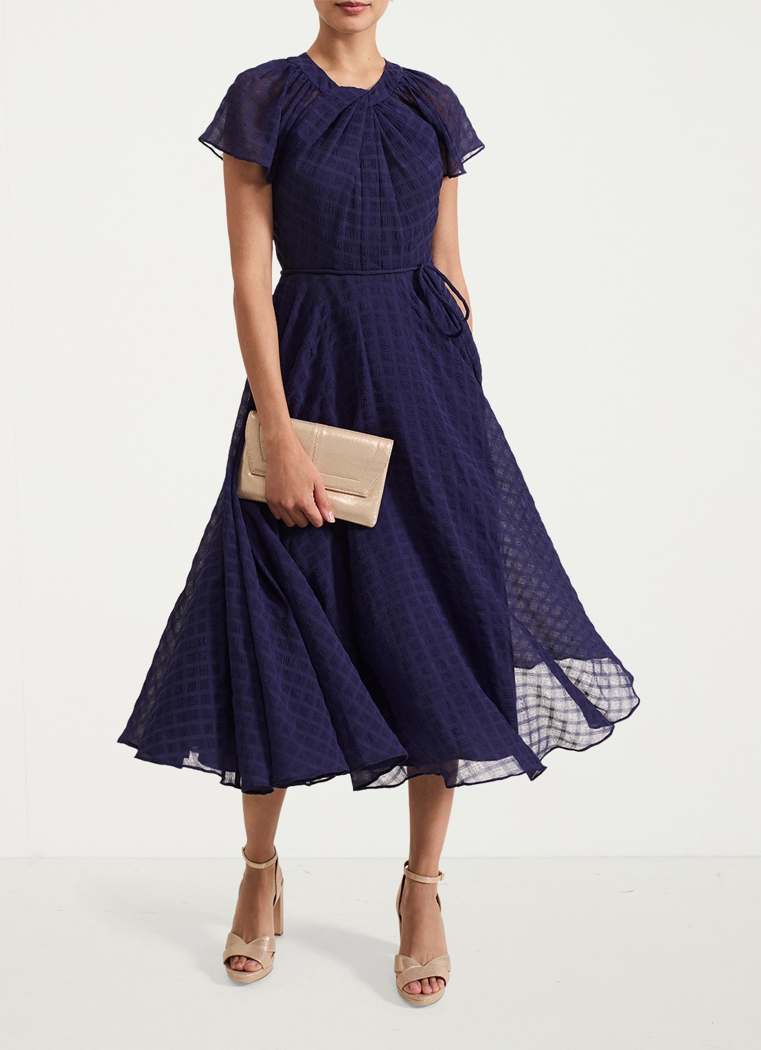 Phase Eight Gwen midi jurk met structuur en strikceintuur - voorkant 2 donkerblauw