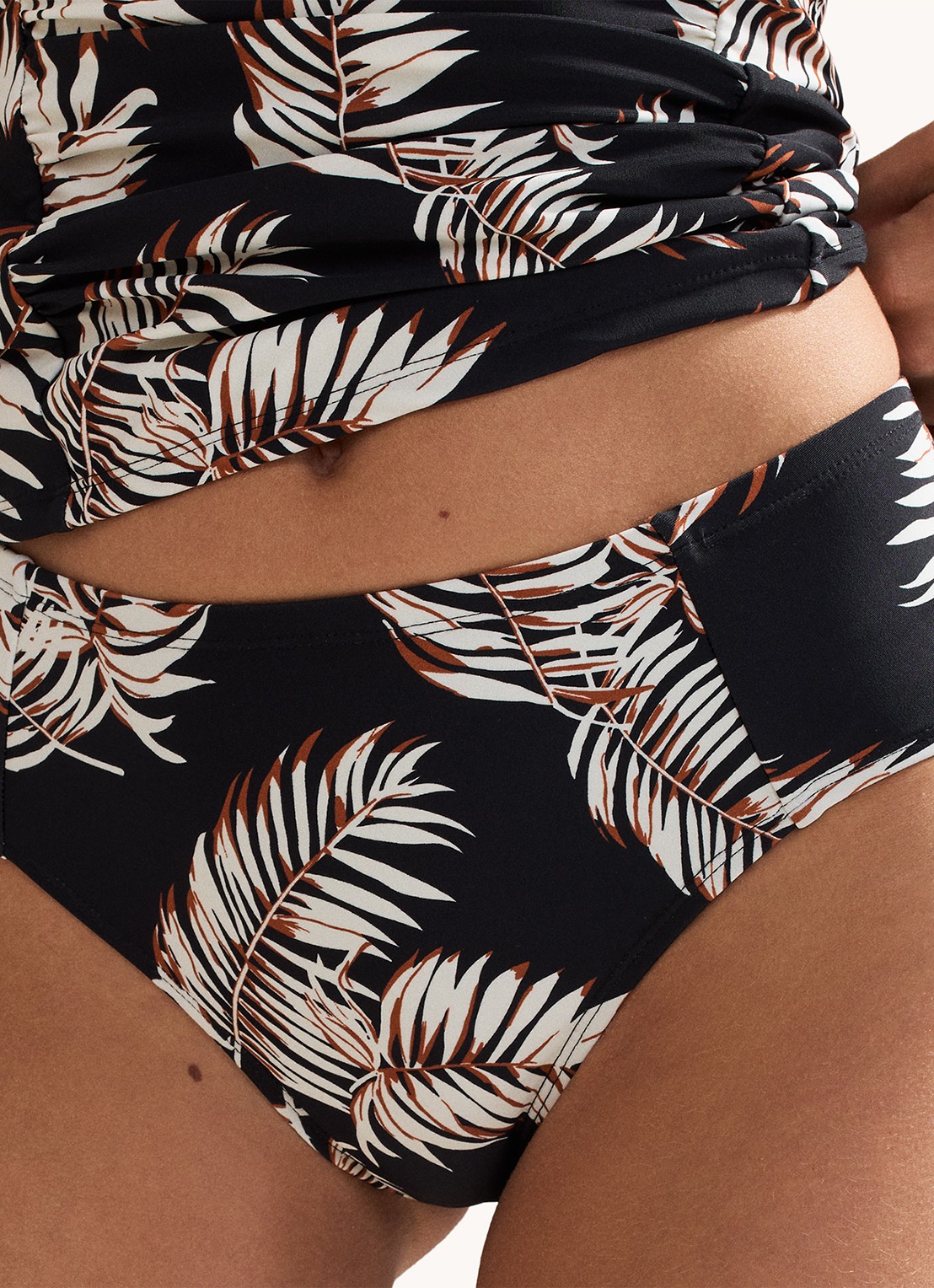 Phase Eight Hipster bikinislip met bladprint - detail 5 zwart