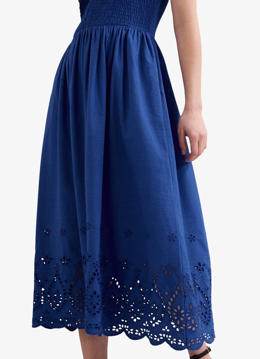 Phase Eight Jade midi jurk met smockwerk en broderie - detail 6 donkerblauw