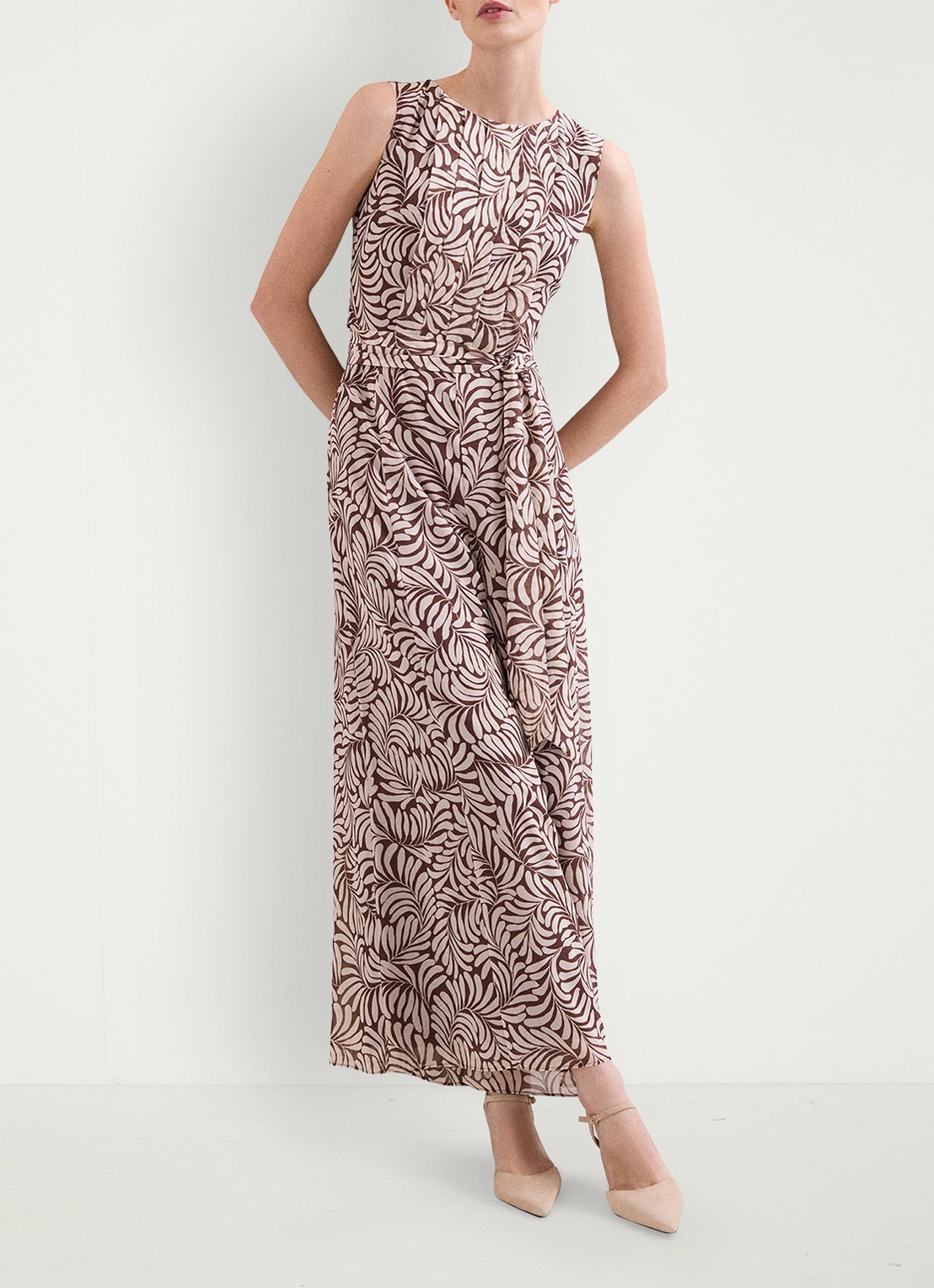 Phase Eight Janine wide fit jumpsuit met bloemenprint - voorkant 2 lichtbruin