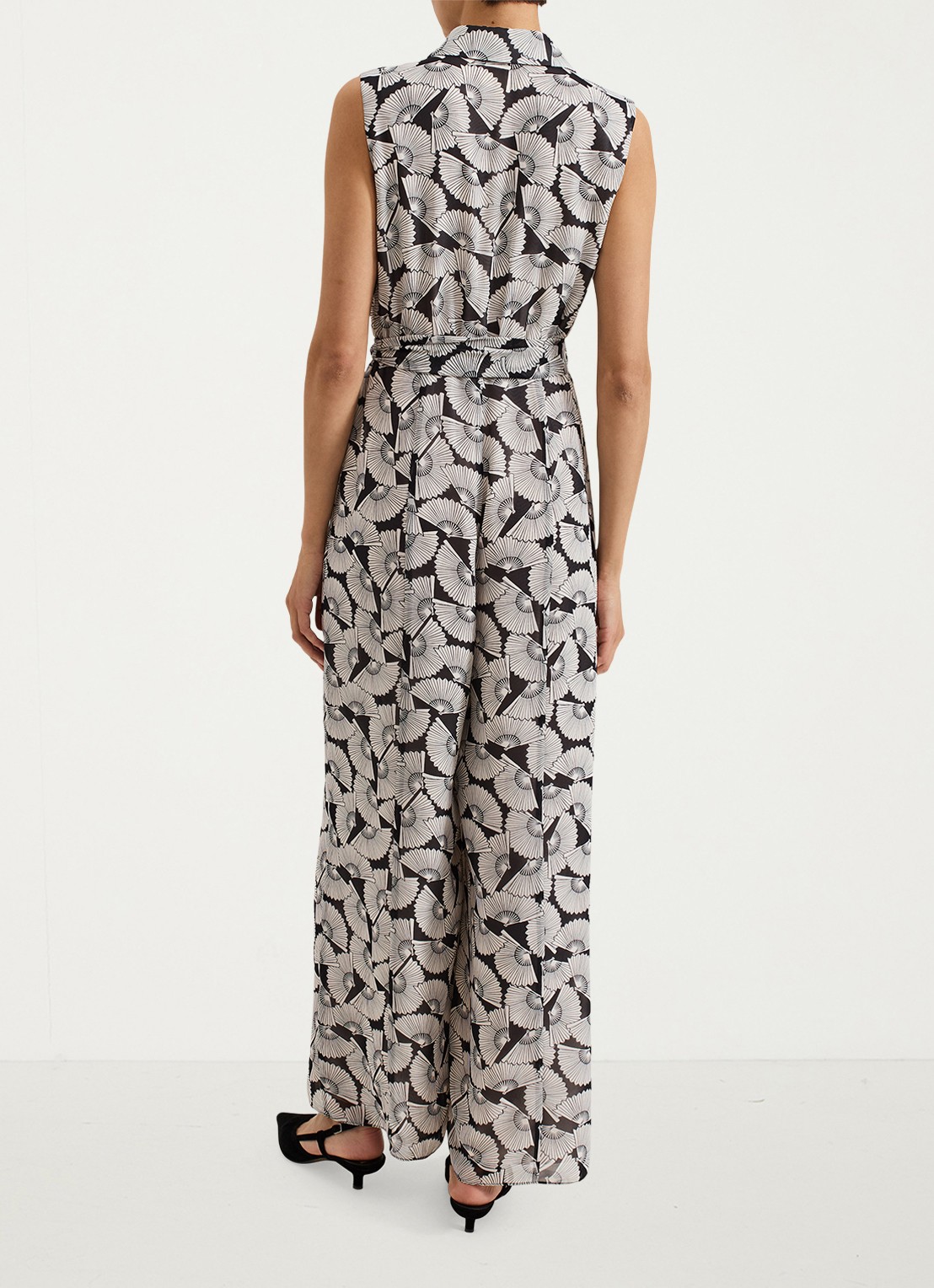 Phase Eight Janine wide fit jumpsuit met print en strikceintuur - achterkant 8 gebroken wit