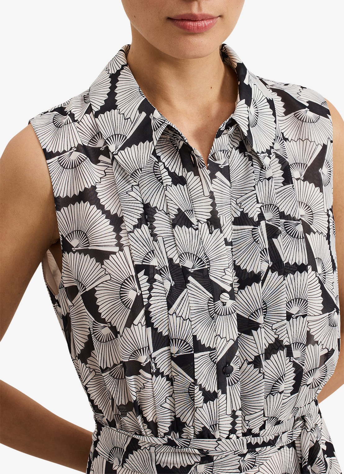 Phase Eight Janine wide fit jumpsuit met print en strikceintuur - detail 4 gebroken wit