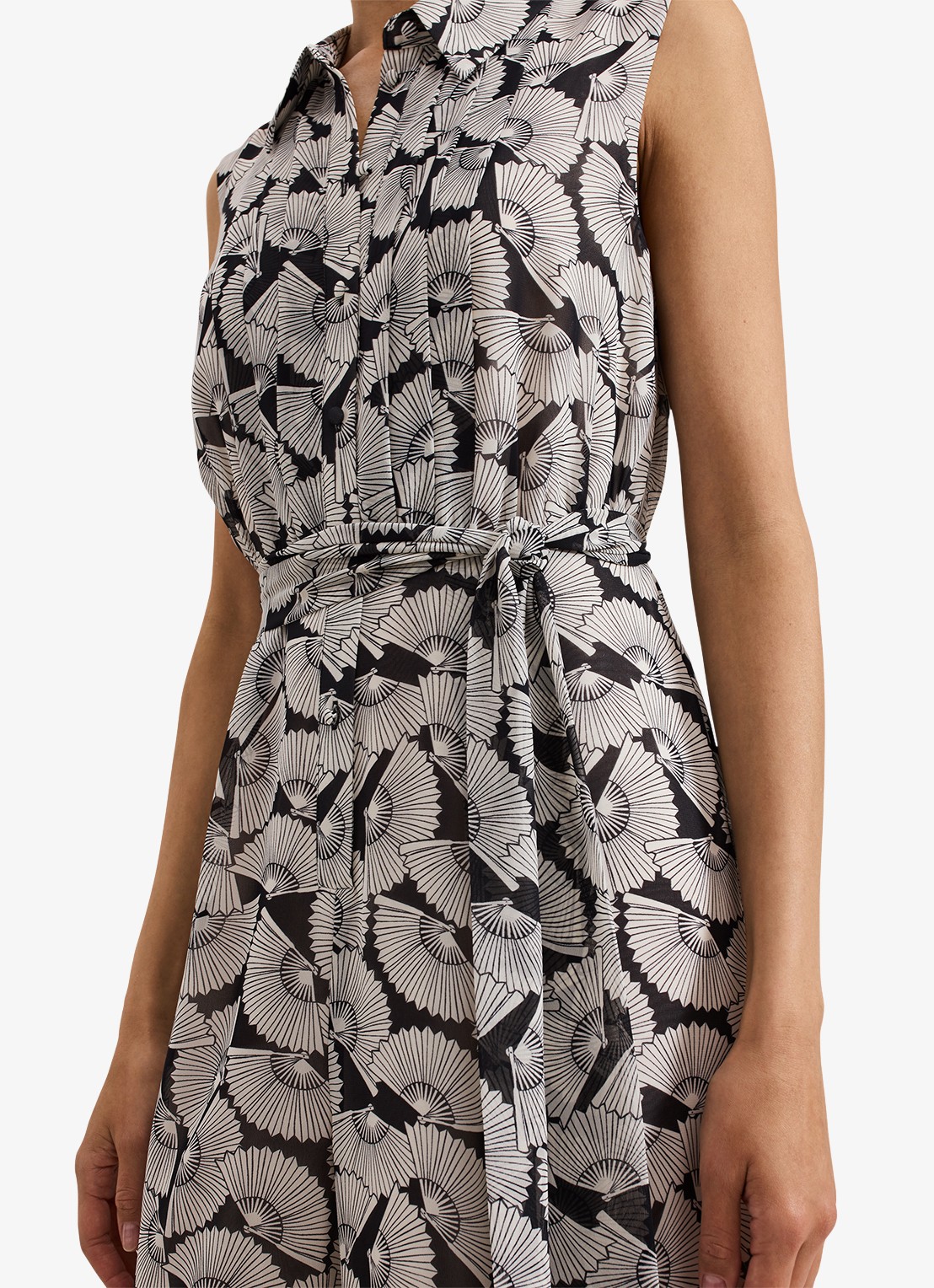 Phase Eight Janine wide fit jumpsuit met print en strikceintuur - detail 5 gebroken wit