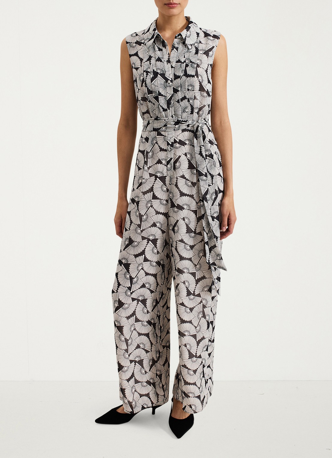 Phase Eight Janine wide fit jumpsuit met print en strikceintuur - voorkant 2 gebroken wit
