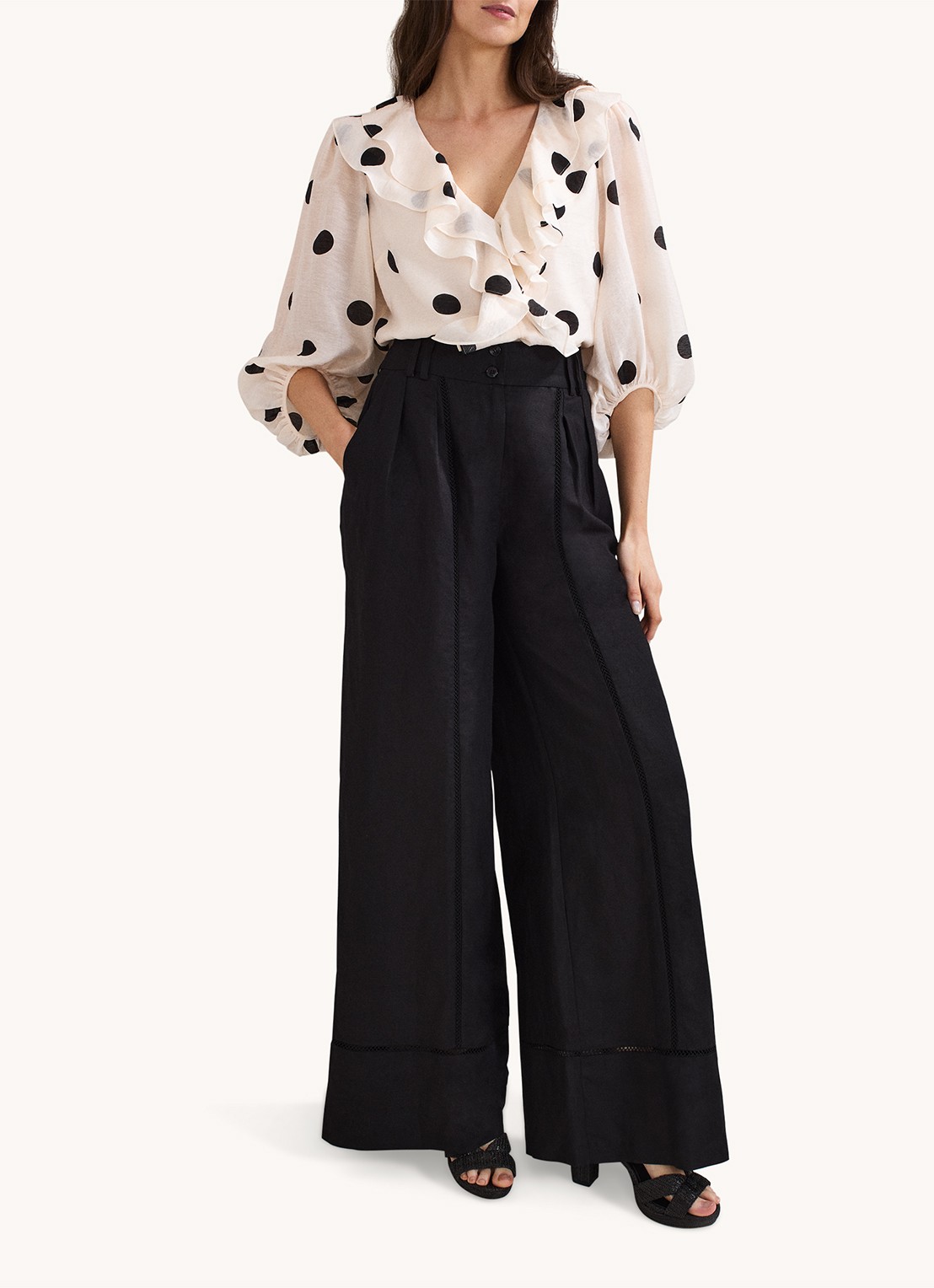 Phase Eight Jaqlyn blouse in linnenblend met stippenprint - voorkant 6 lichtroze