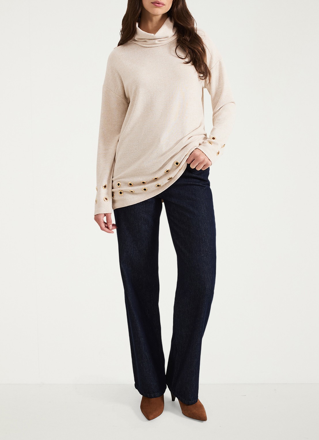 Phase Eight Jennie fijngebreide trui met opstaande kraag - voorkant 8 beige