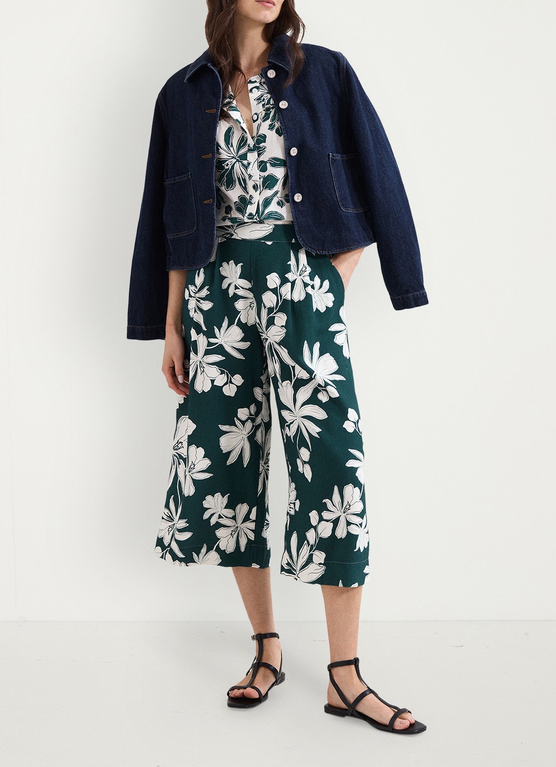 Phase Eight Josie high waist wide fit cropped pantalon met bloemenprint - voorkant 3 groen