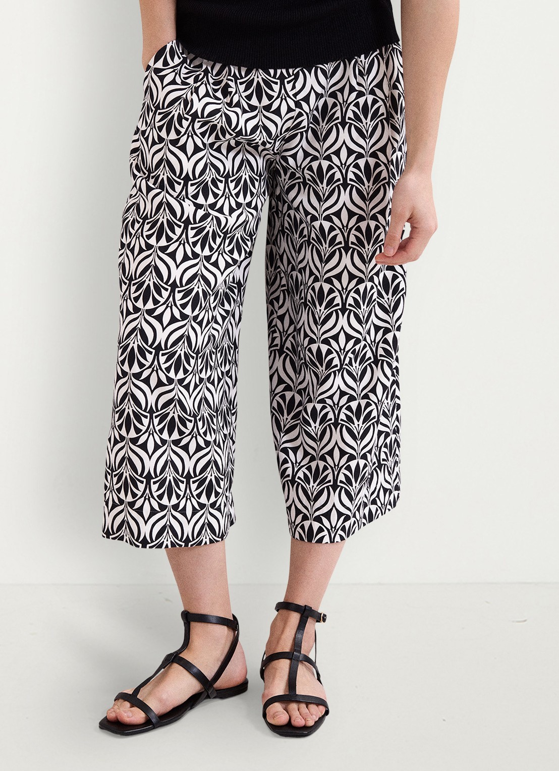 Phase Eight Josie mid waist wide fit broek met print - detail zwart