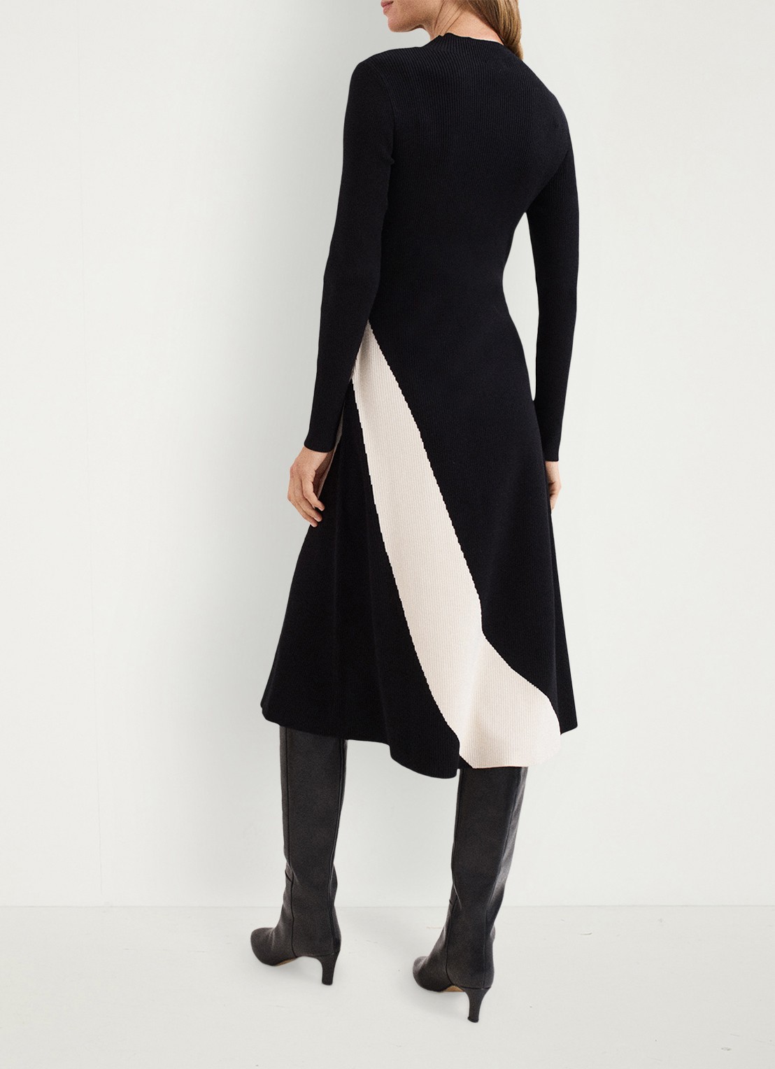 Phase Eight Julie ribgebreide midi jurk met print - achterkant 6 zwart