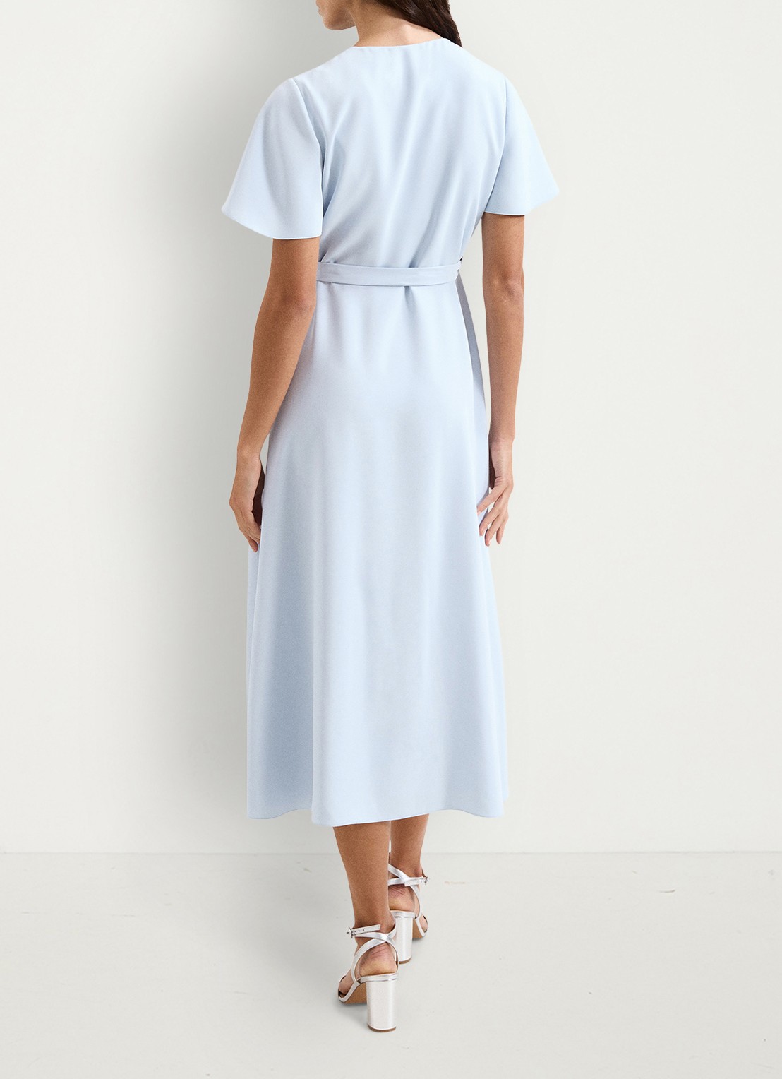 Phase Eight Julissa midi jurk met strikceintuur - achterkant lichtblauw
