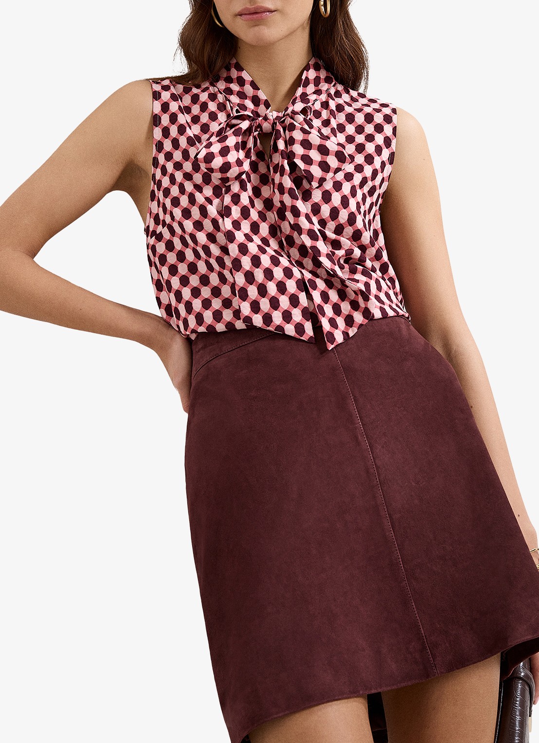 Phase Eight Junie mouwloze top met sjaalkraag en grafische print - detail 3 roze
