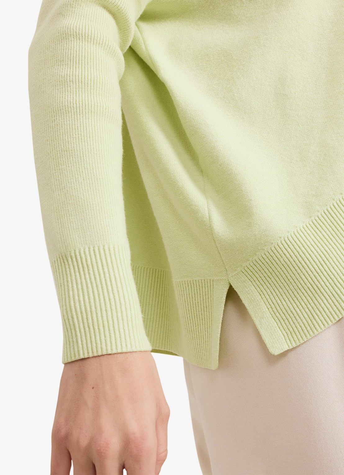 Phase Eight Kara fijngebreide trui met stretch - detail 5 lime