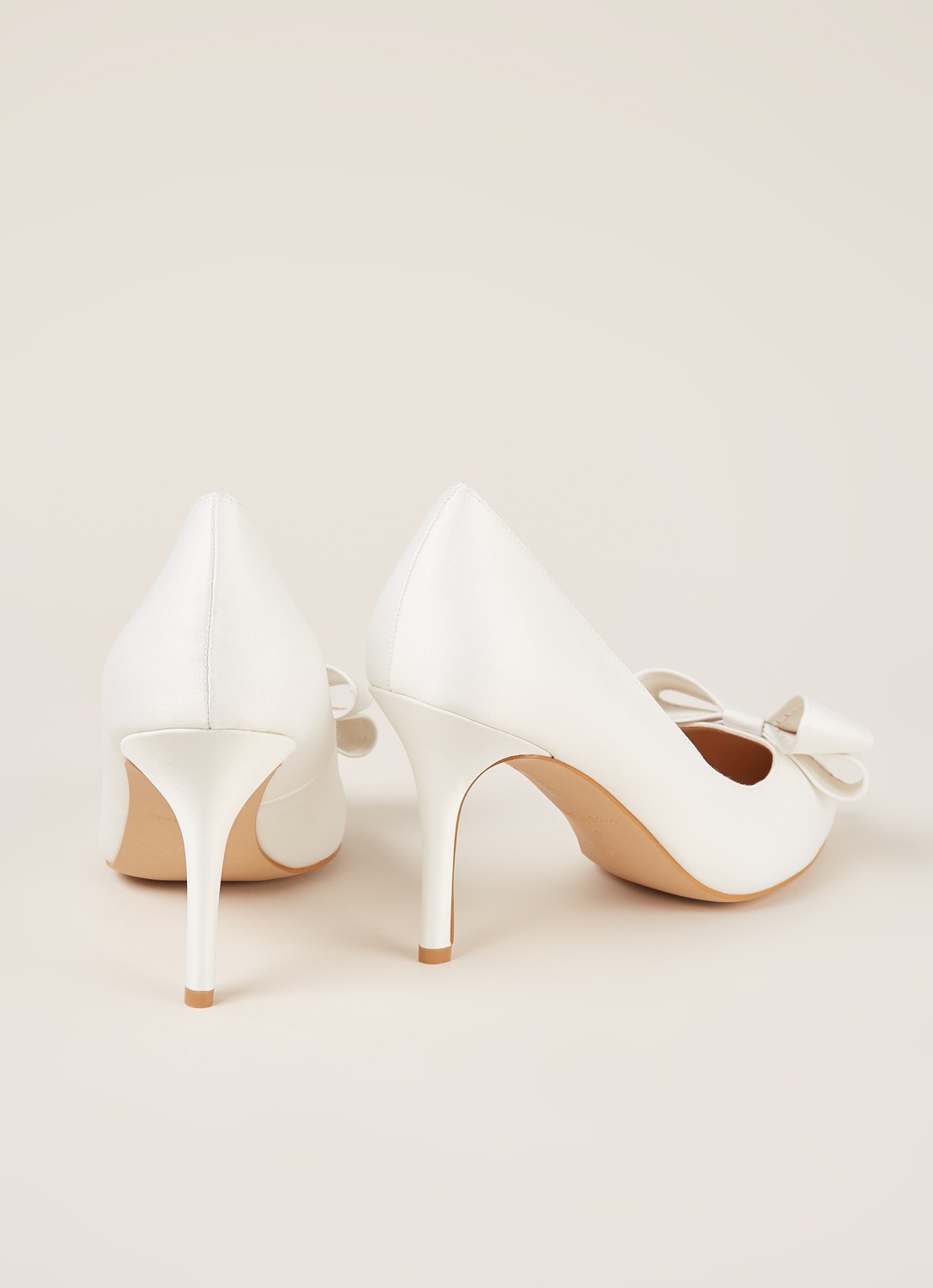 Phase Eight Kara pump met strikdetail - detail ivoor