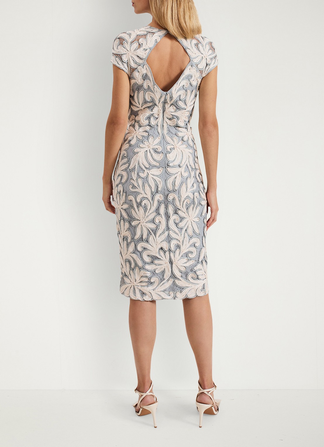 Phase Eight Karima midi jurk met bloemenprint - achterkant lichtblauw