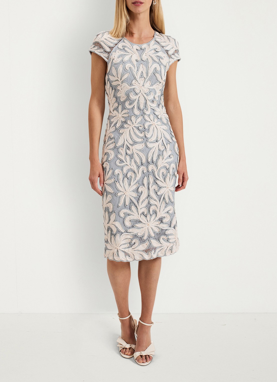 Phase Eight Karima midi jurk met bloemenprint - voorkant 3 lichtblauw