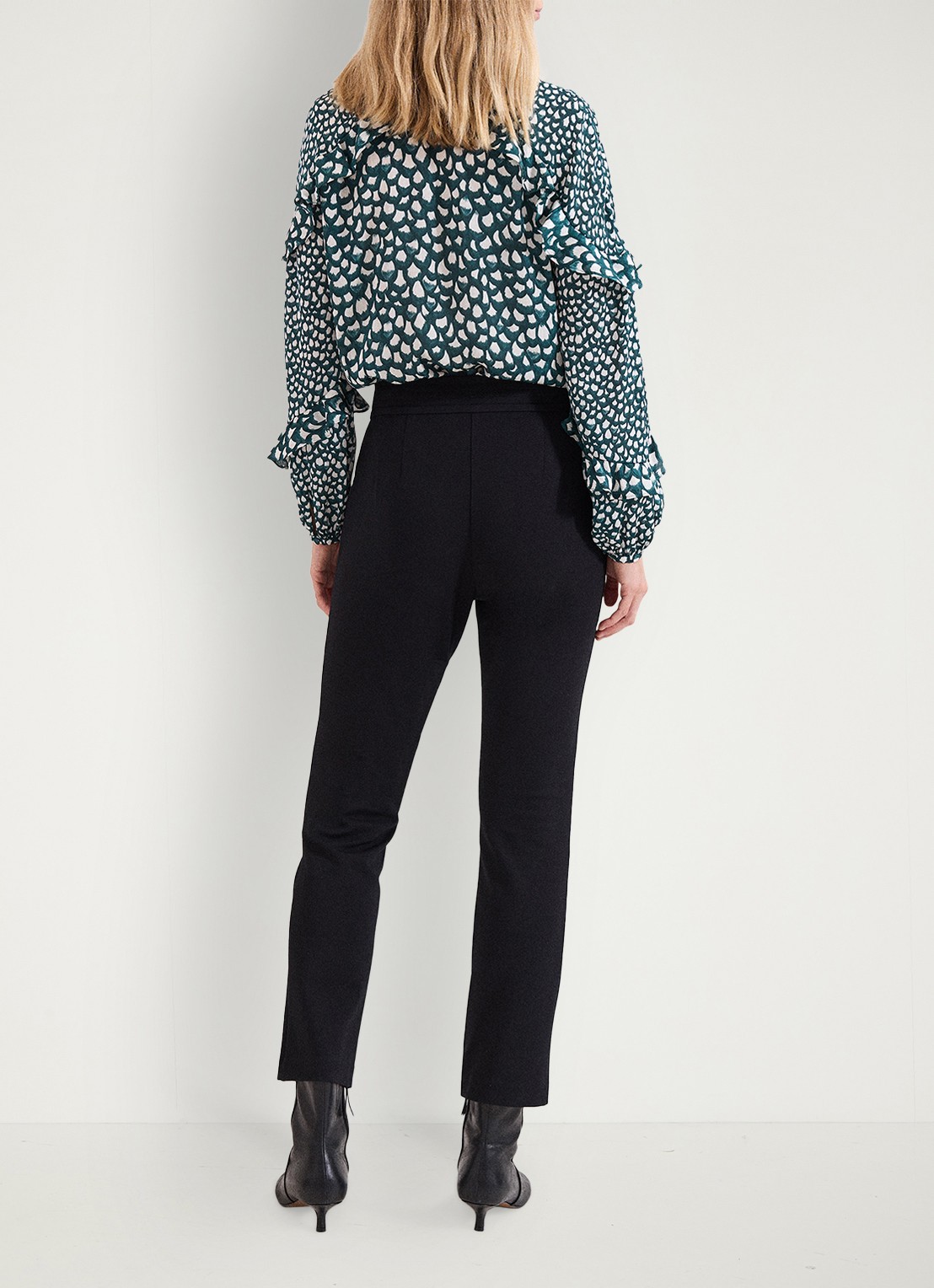 Phase Eight  Keri high waist tapered fit pantalon met paspelzakken - achterkant 3 zwart