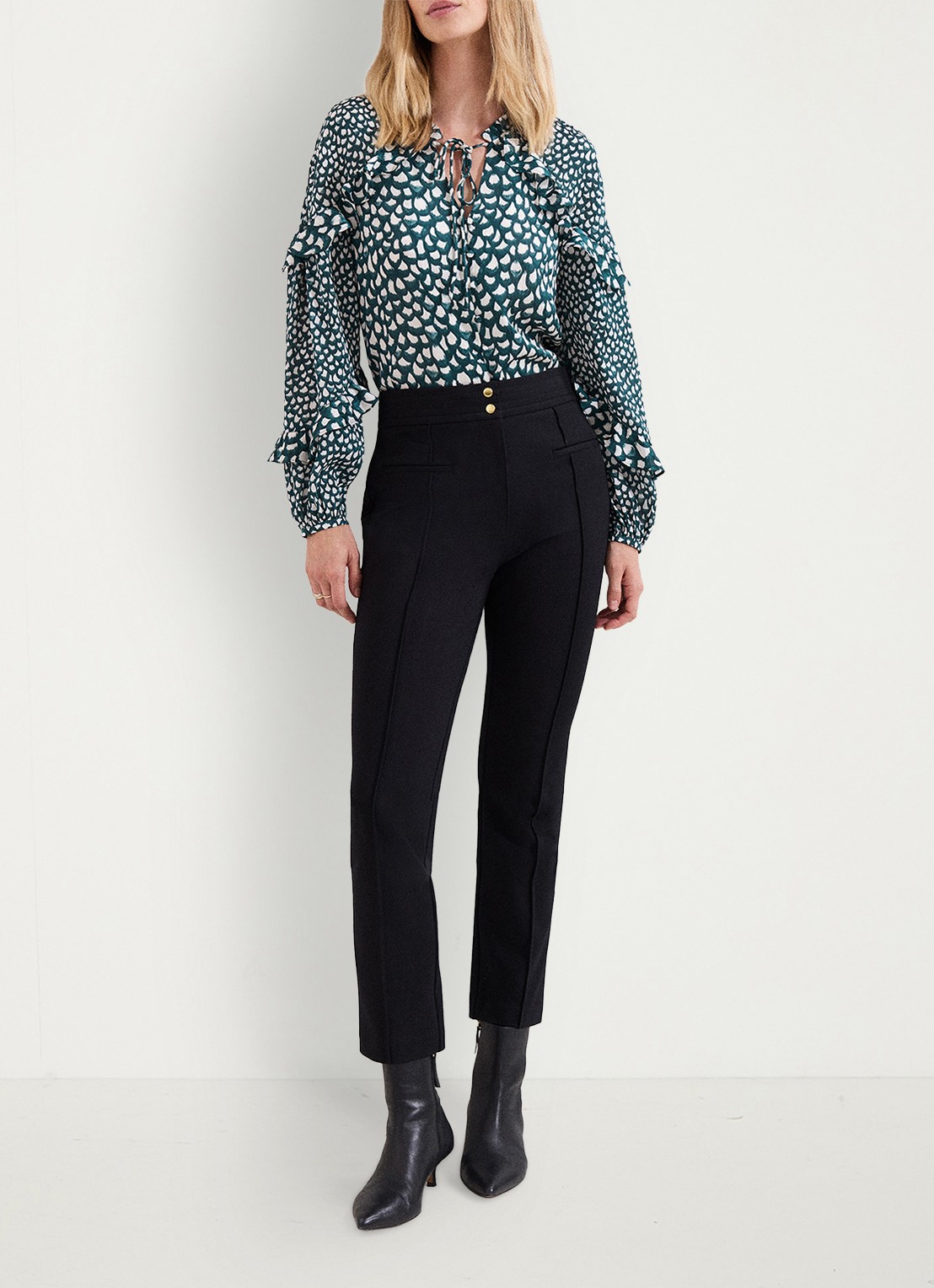 Phase Eight  Keri high waist tapered fit pantalon met paspelzakken - voorkant 2 zwart