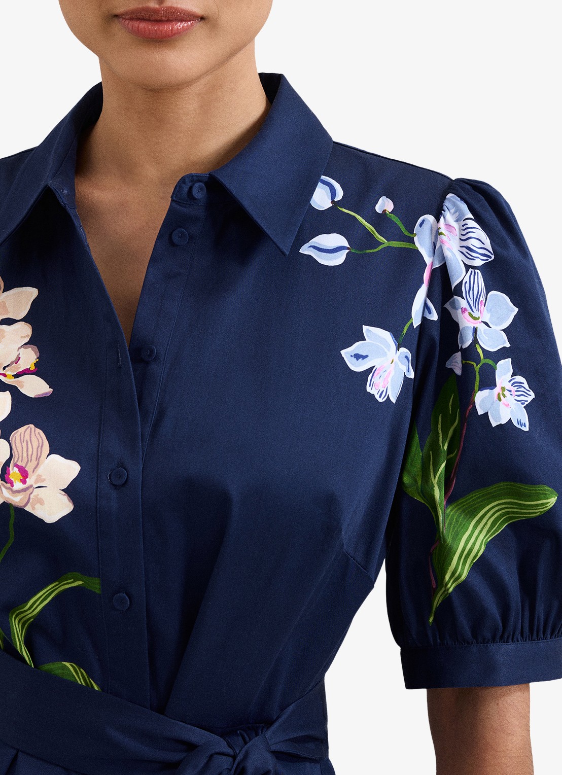 Phase Eight Kerrie midi jurk met bloemenprint en strikceintuur - detail 5 donkerblauw