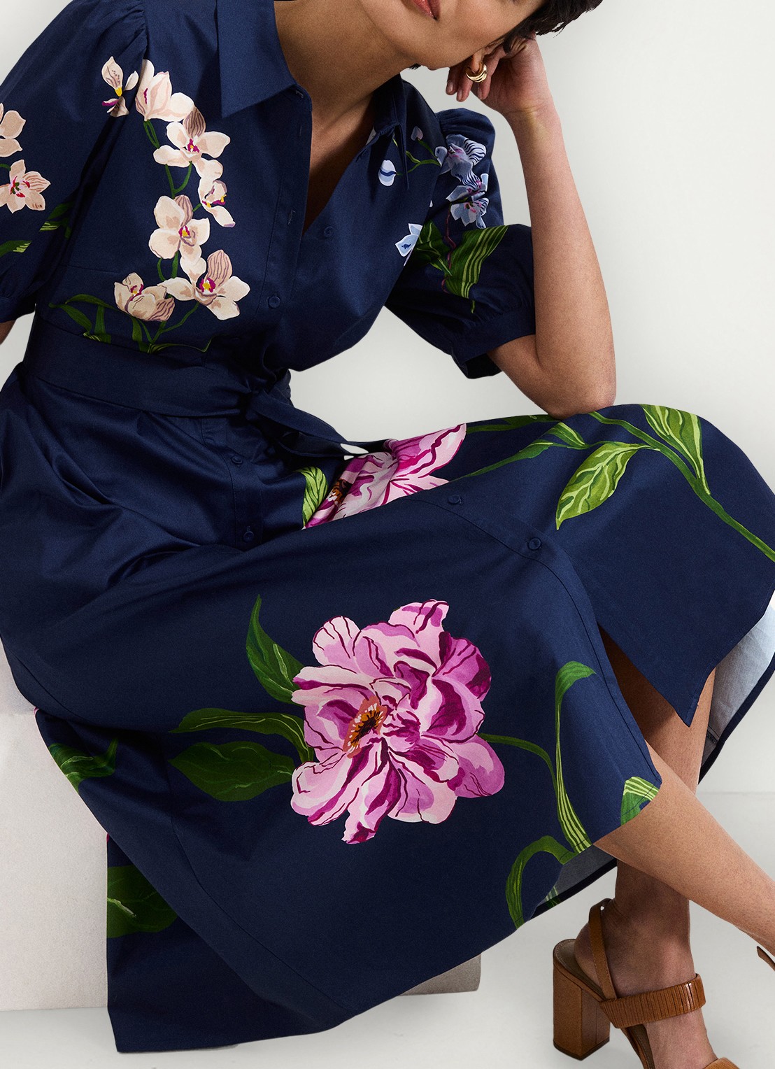 Phase Eight Kerrie midi jurk met bloemenprint en strikceintuur - detail 7 donkerblauw