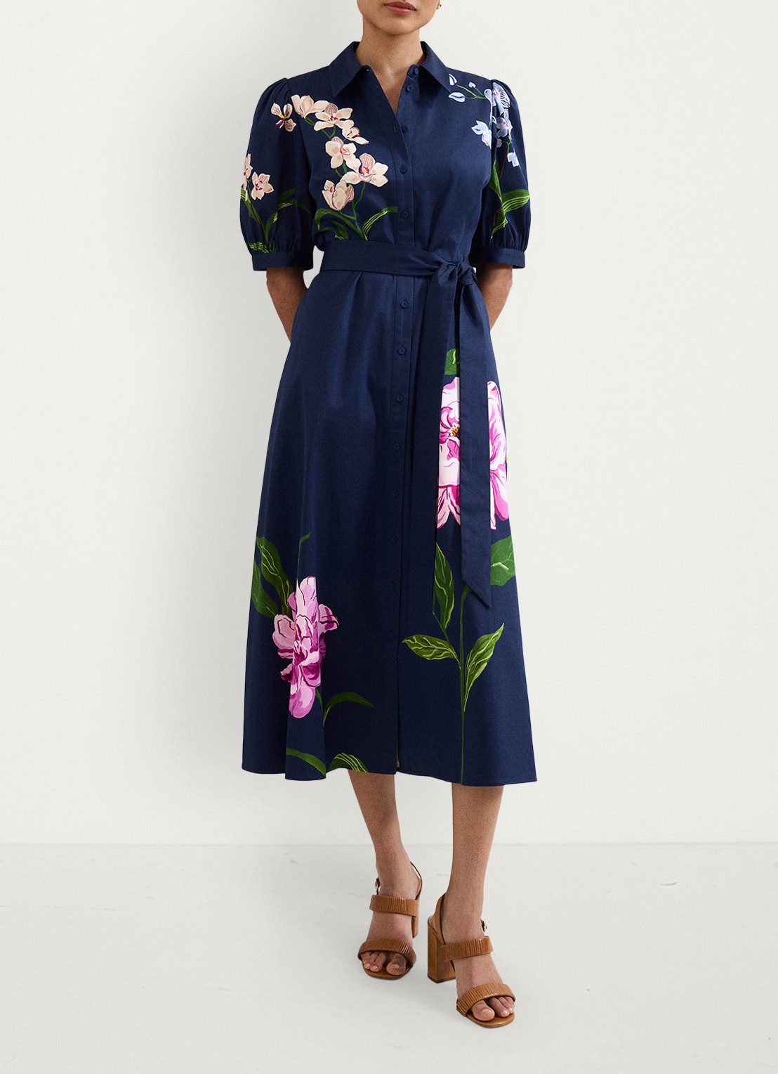 Phase Eight Kerrie midi jurk met bloemenprint en strikceintuur - voorkant 2 donkerblauw