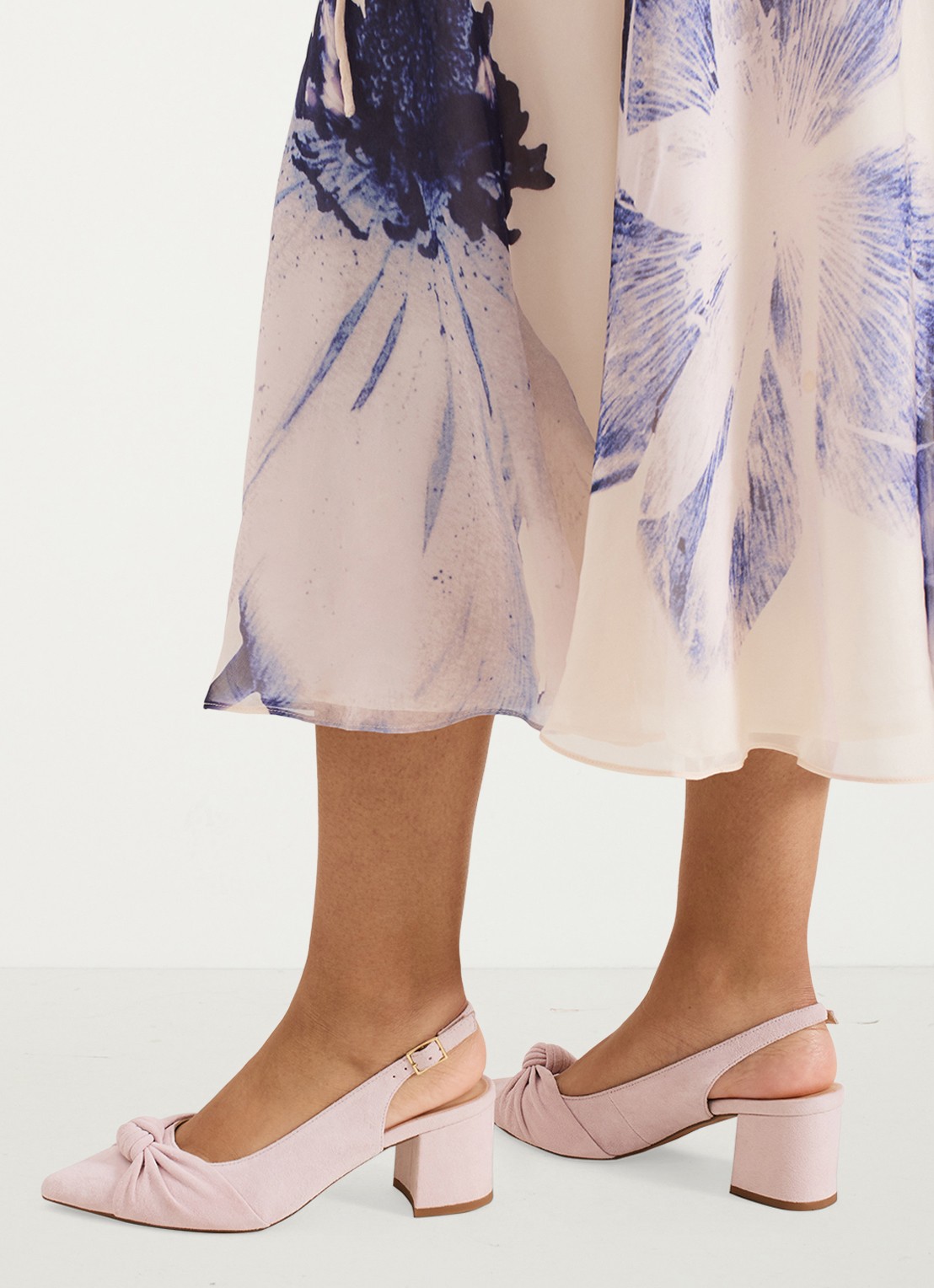 Phase Eight Knot slingback van suède - voorkant 2 oudroze