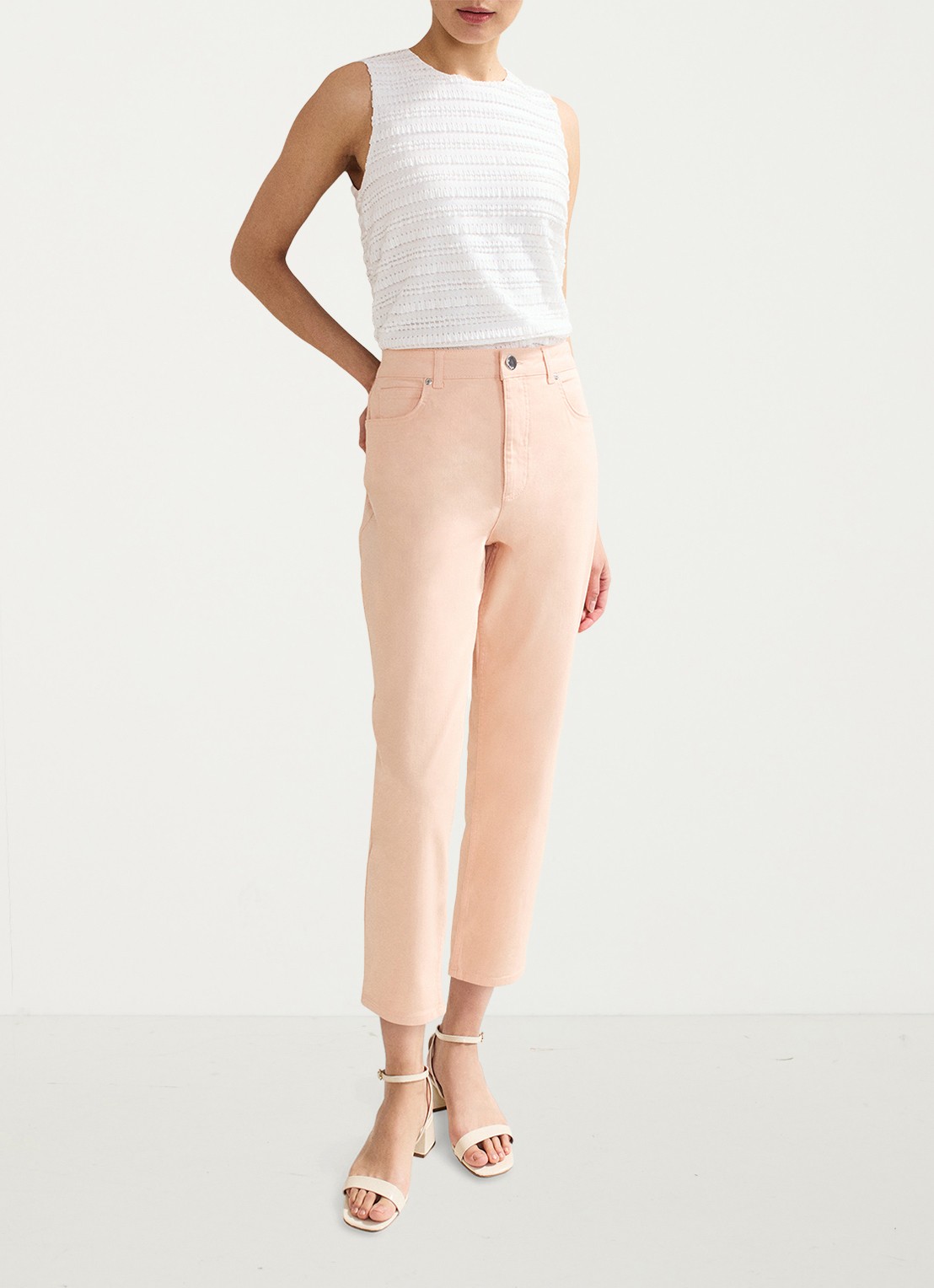 Phase Eight Lindsey mid waist cropped slim fit jeans met gekleurde wassing - voorkant 3 zalmroze