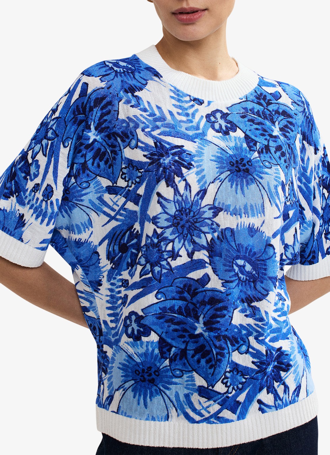 Phase Eight Lizzy fijngebreide top in linnenblend met bloemenprint - detail 5 blauw