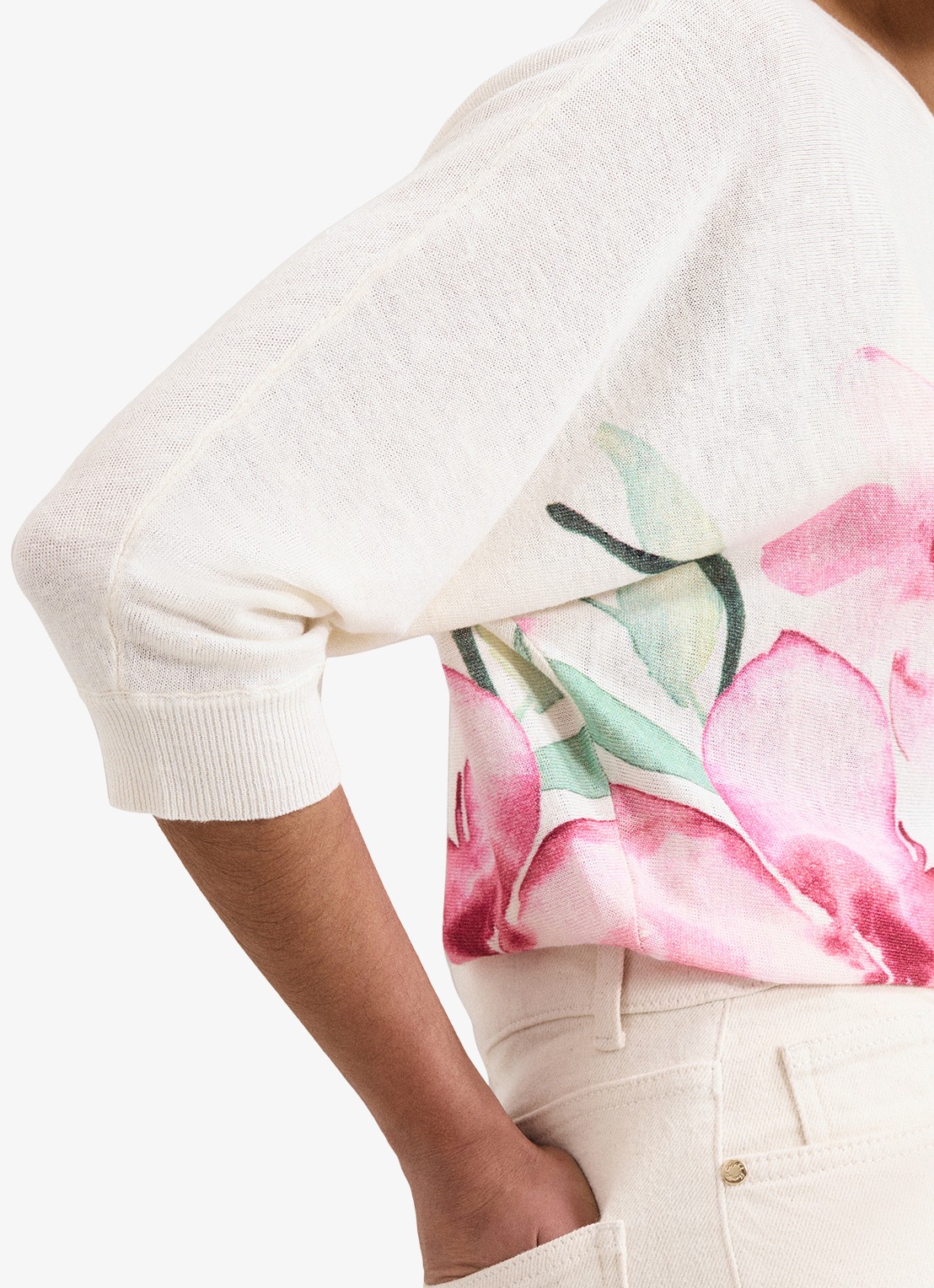 Phase Eight Lorelei fijngebreide trui in linnenblend met bloemenprint - detail 4 roze