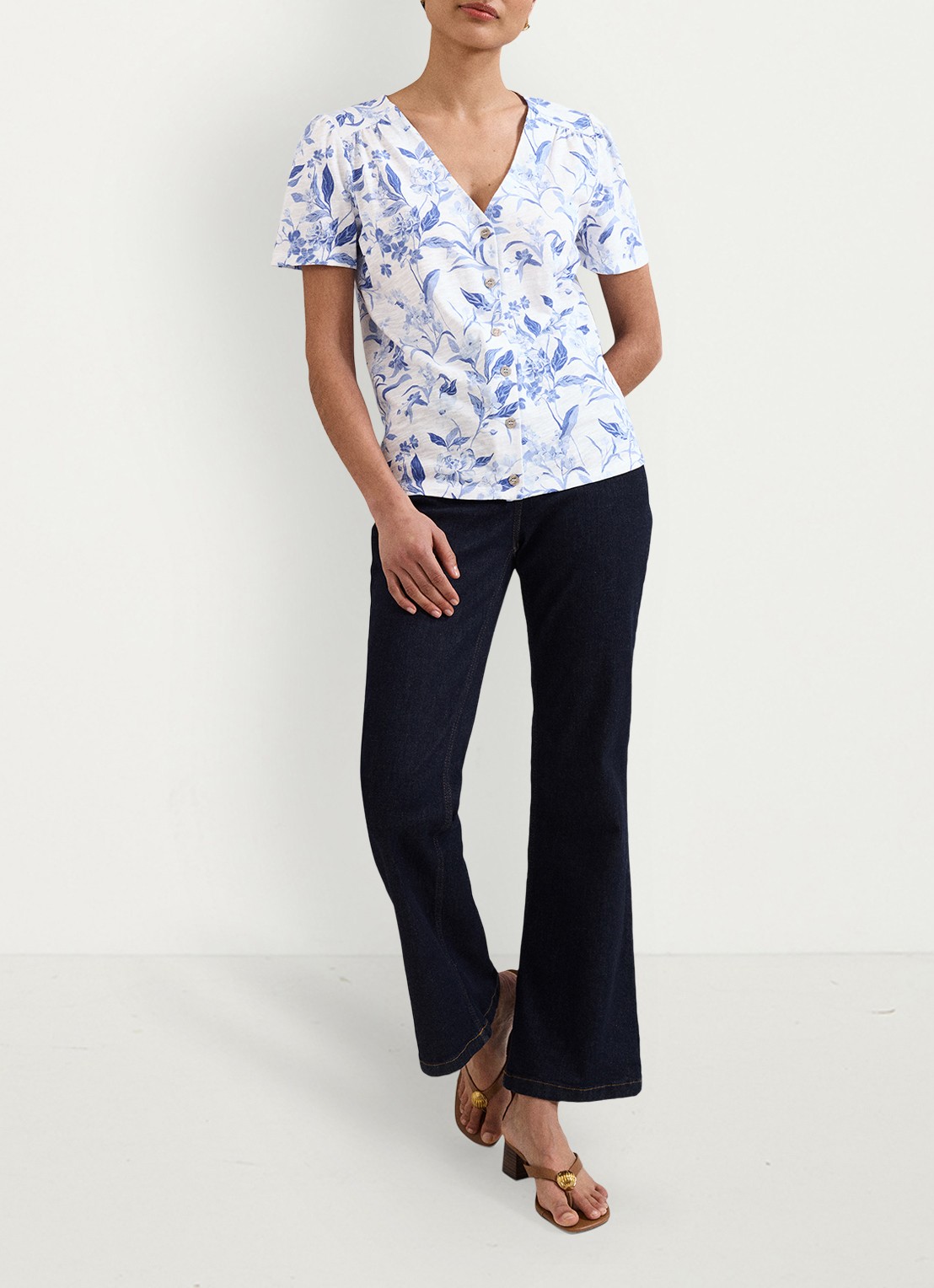 Phase Eight Lorenna blouse met bloemenprint - voorkant 2 blauw
