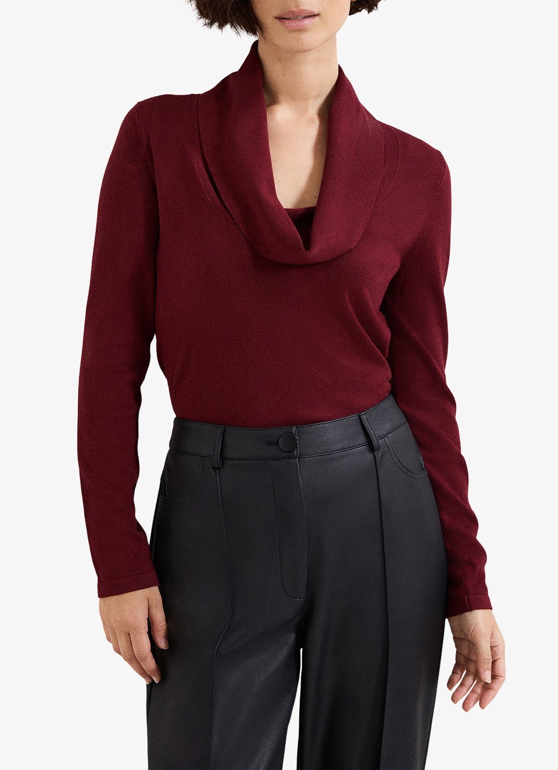 Phase Eight Lottie fijngebreide top met watervalhals - detail 3 bordeauxrood