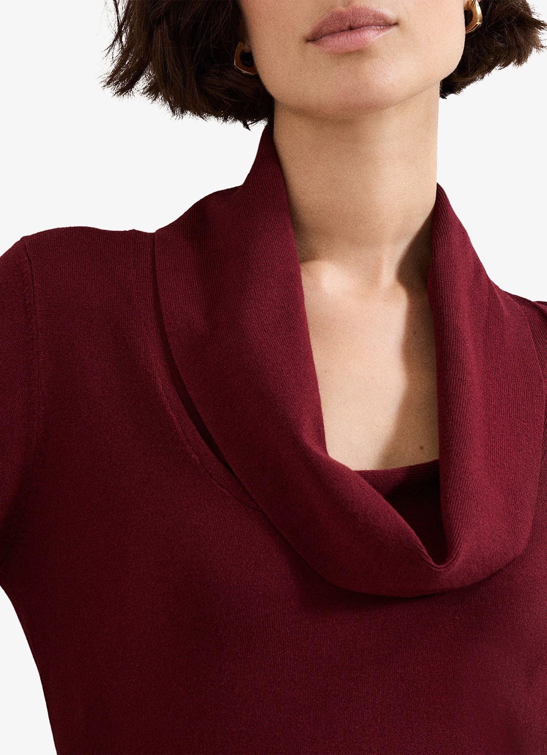 Phase Eight Lottie fijngebreide top met watervalhals - detail 4 bordeauxrood