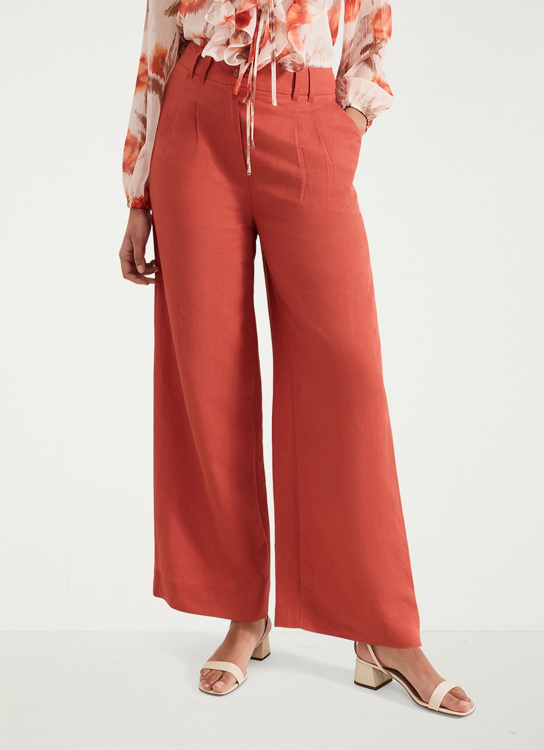Phase Eight Lottie high waist loose fit pantalon in linnenblend - detail 3 roodbruin