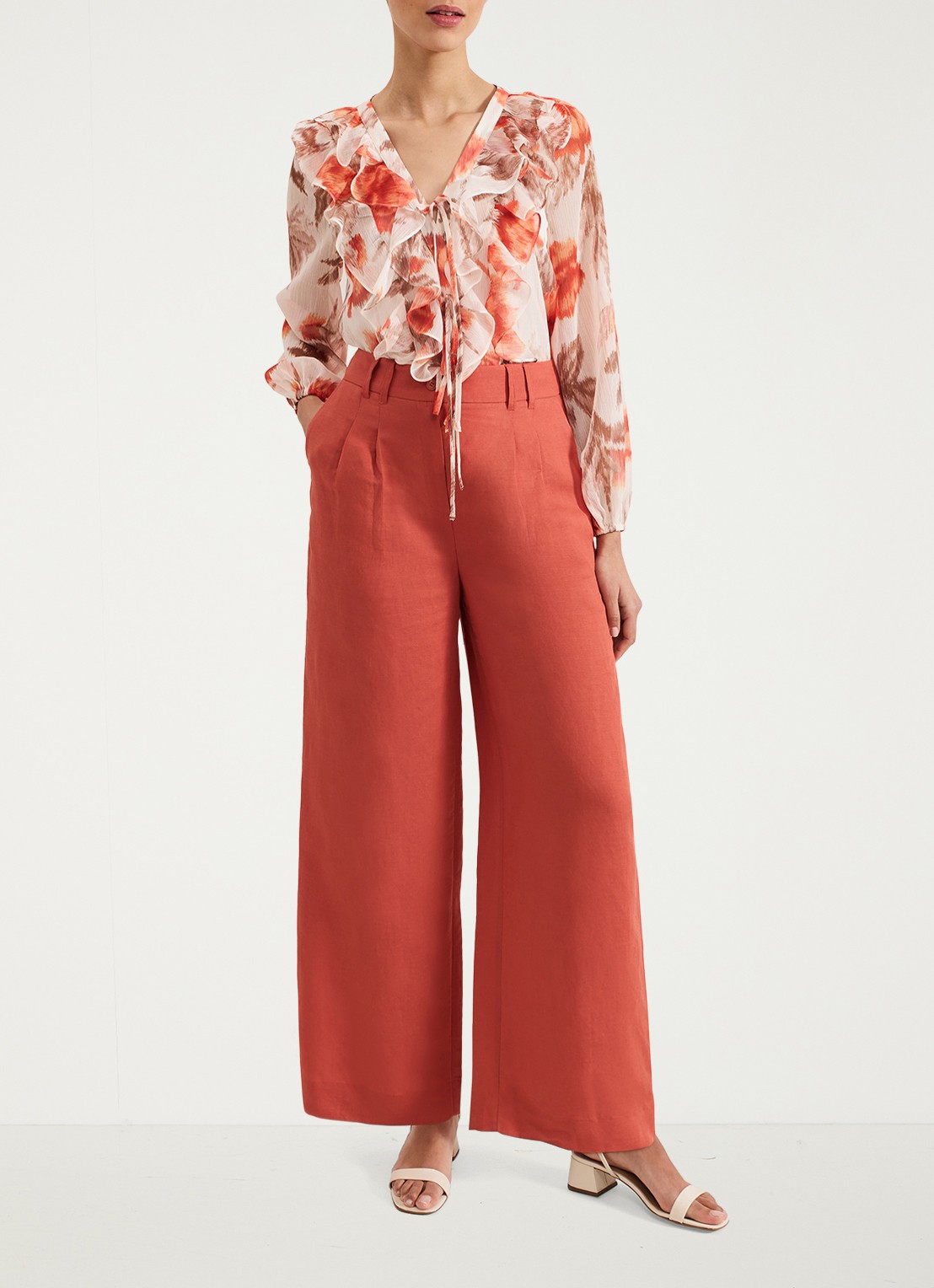 Phase Eight Lottie high waist loose fit pantalon in linnenblend - voorkant 2 roodbruin