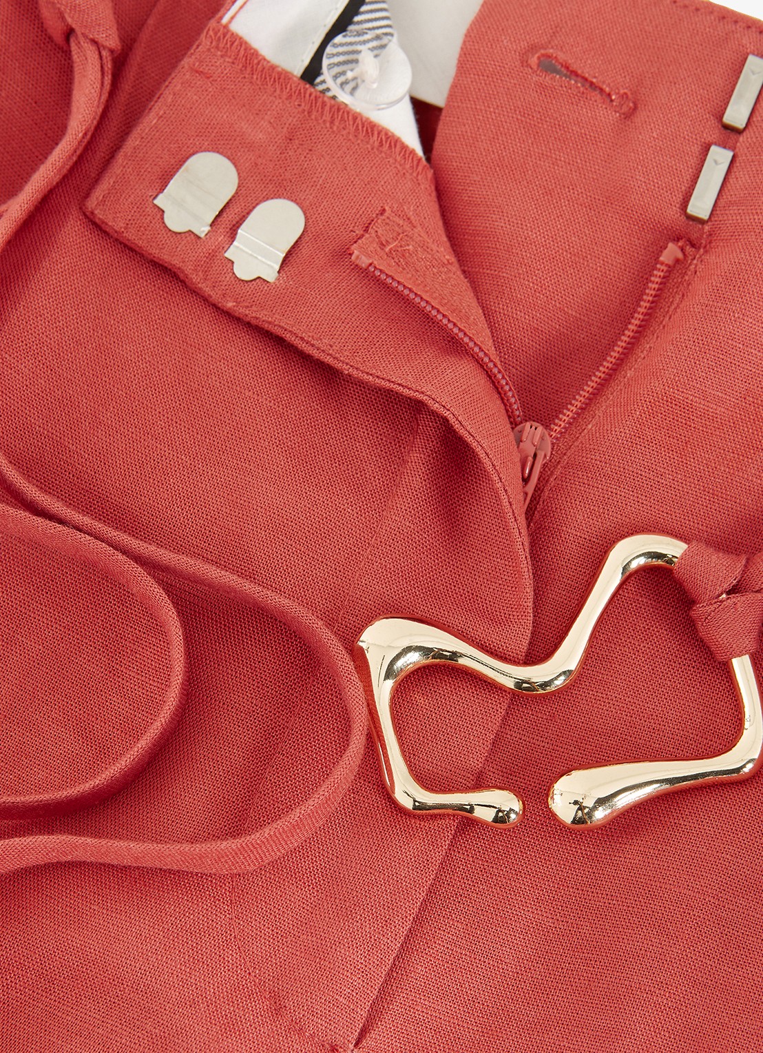 Phase Eight Lottie mid waist straight fit korte broek in linnenblend - detail 3 roodbruin