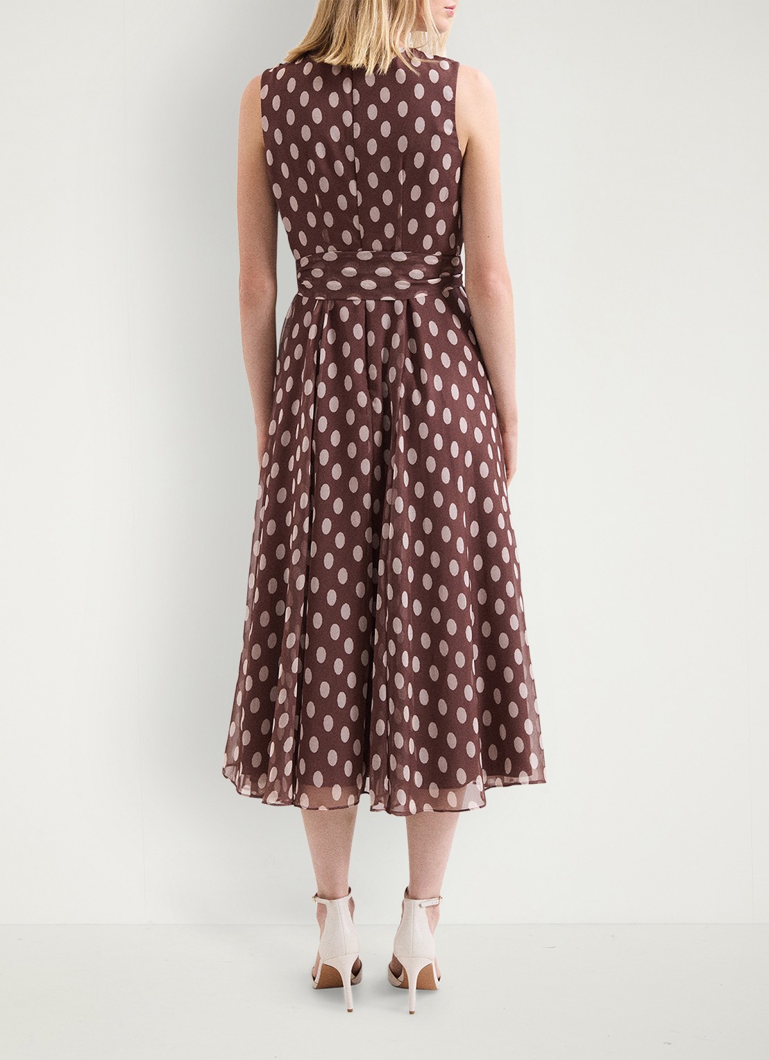 Phase Eight Lucinda midi jurk met stippenprint en plooien  - achterkant 8 bruin