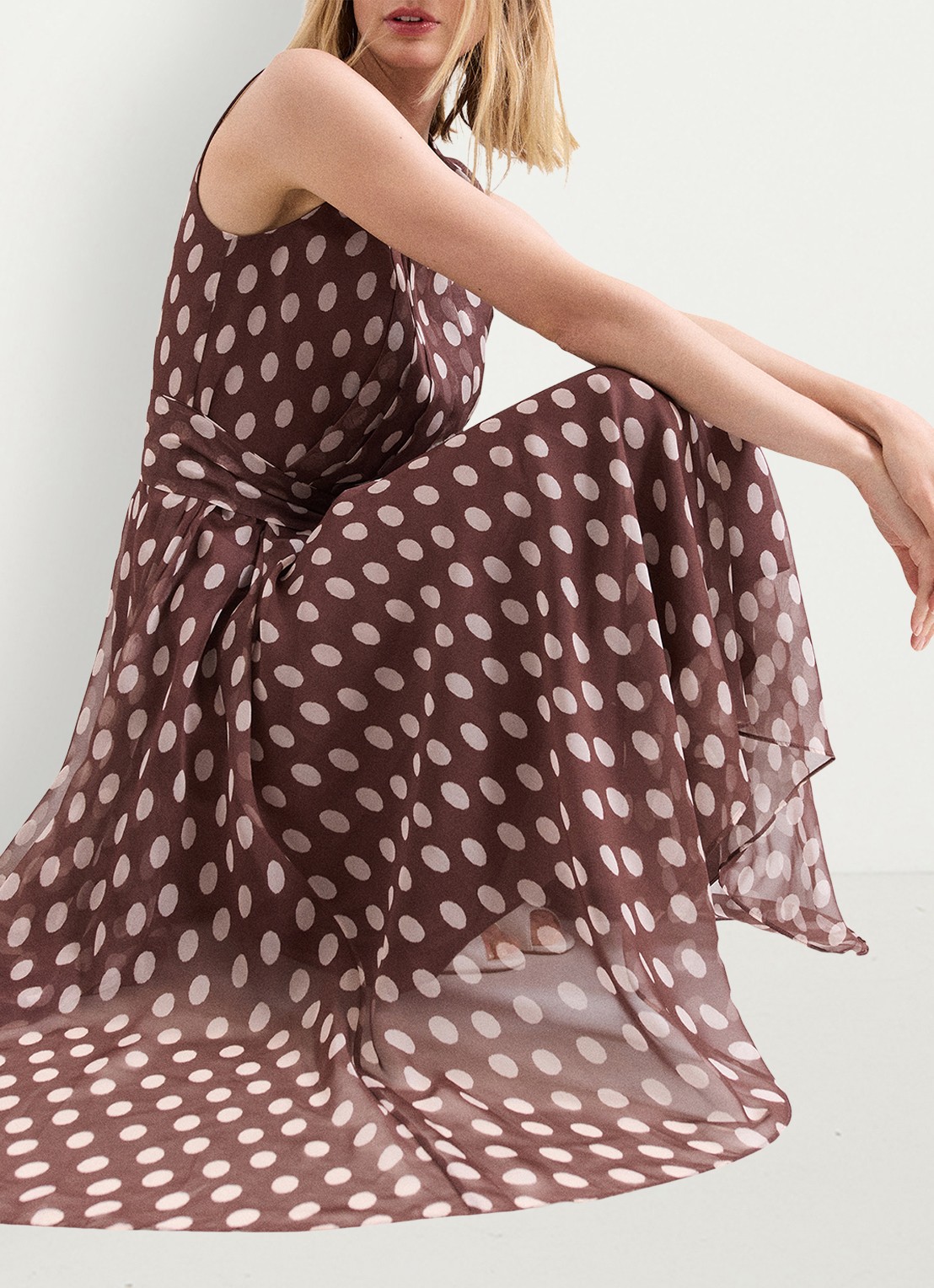 Phase Eight Lucinda midi jurk met stippenprint en plooien  - detail 6 bruin