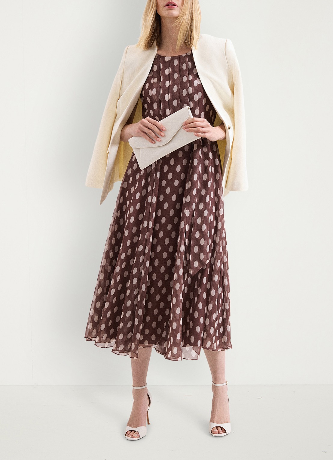 Phase Eight Lucinda midi jurk met stippenprint en plooien  - voorkant 2 bruin