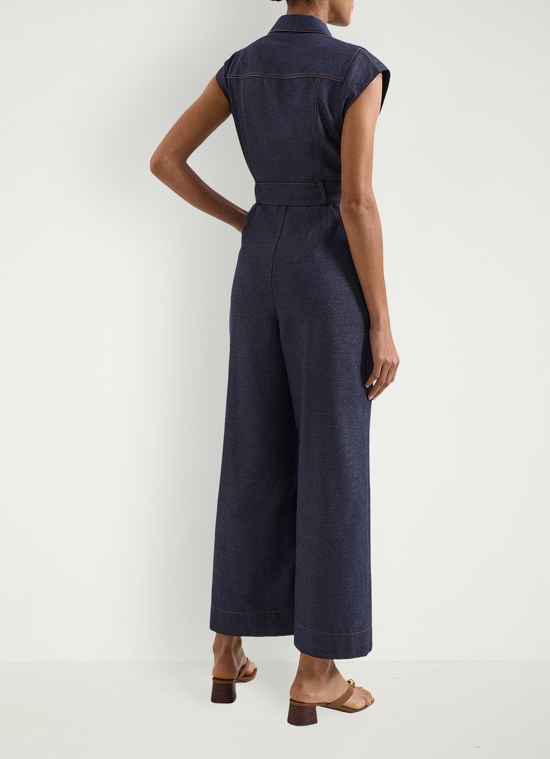 Phase Eight Luiza wide fit jumpsuit in linnenblend met strikceintuur - achterkant 6 donkerblauw