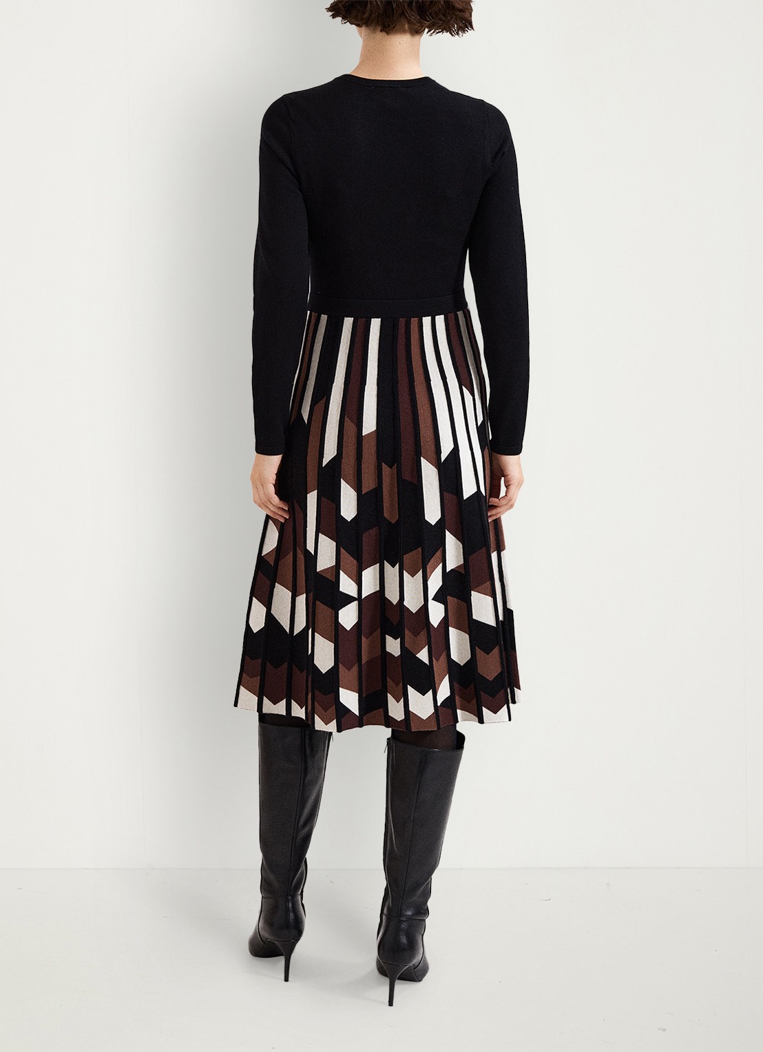 Phase Eight Maci midi jurk met grafische print - achterkant 8 bruin