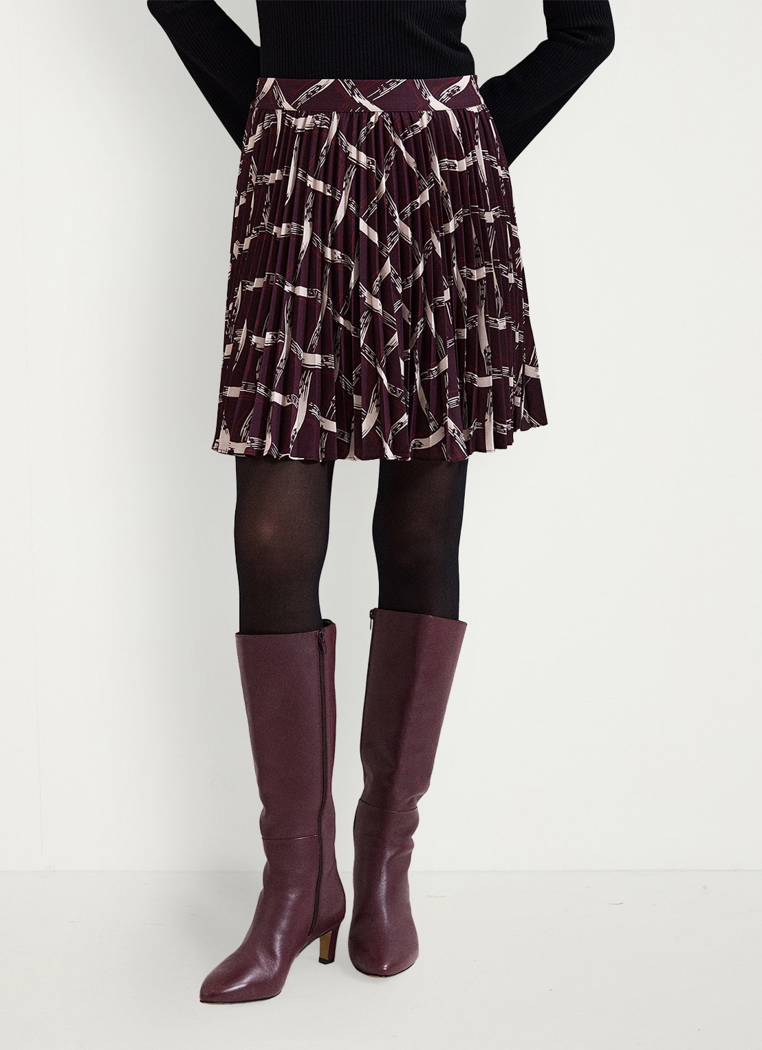 Phase Eight  Mairi mini plooirok met grafische print - detail donkerrood