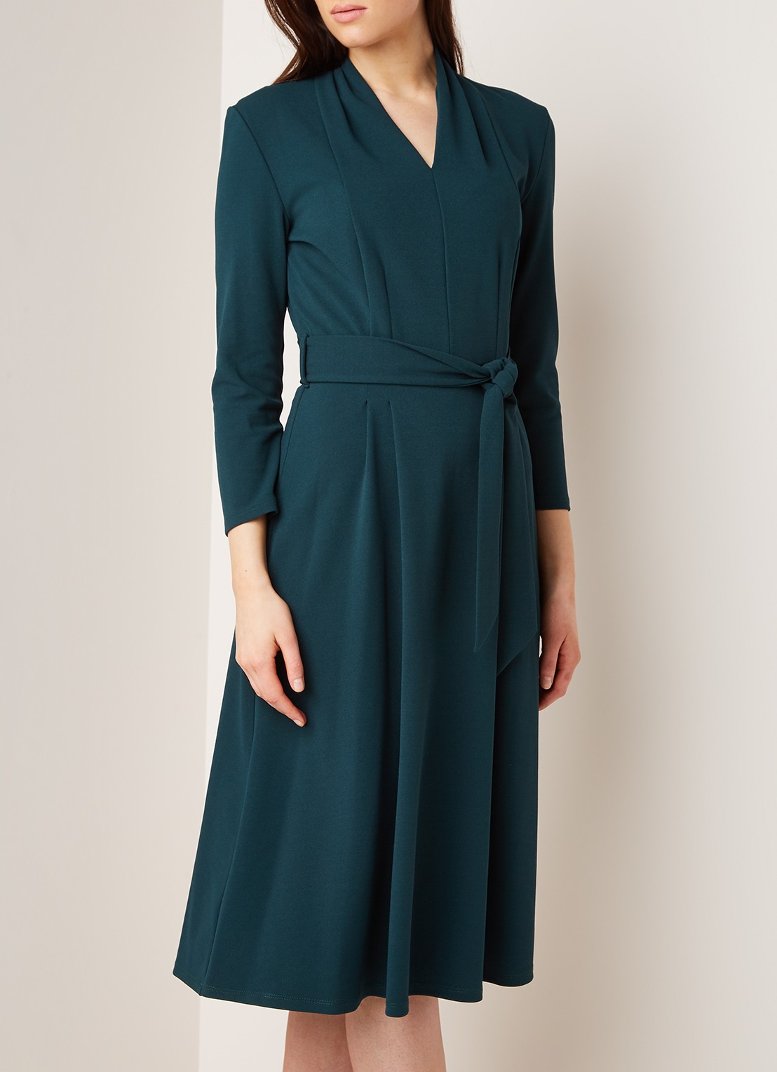 Phase Eight Maretta midi jurk met strikceintuur - detail groen