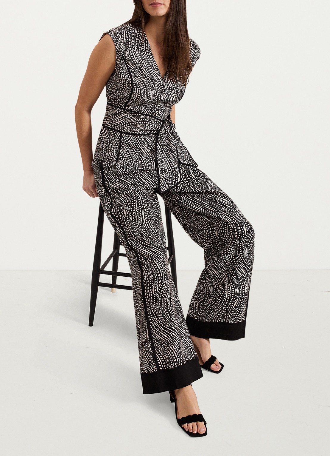 Phase Eight Mariana top met V-hals en strikceintuur - detail 4 zwart